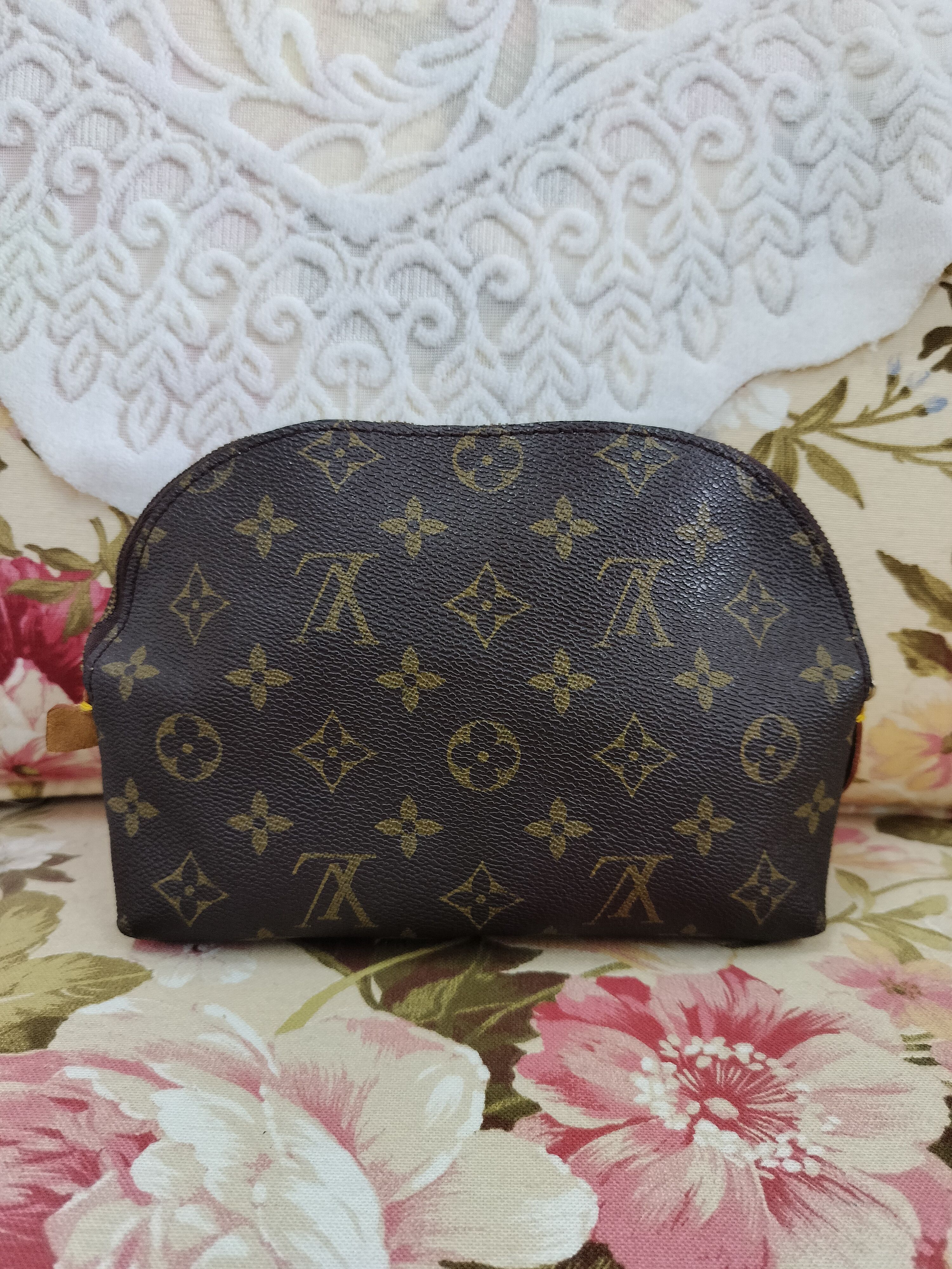 Louis Vuitton Vintage Louis Vuitton LV cosmetics bag Size ONE SIZE - 2 Thumbnail