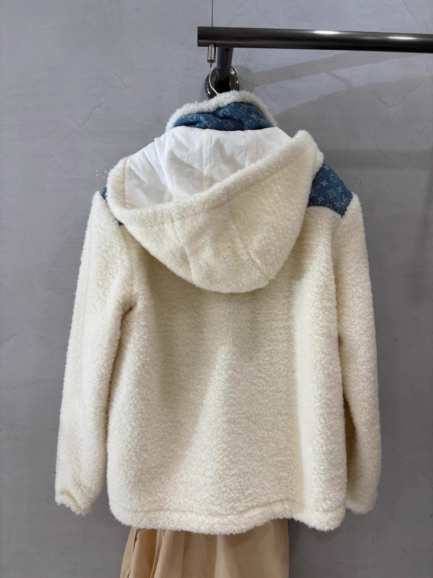 Louis Vuitton LV Snowboard Denim Logo White Shearling Jacket Size XS / US 0-2 / IT 36-38 - 7 Thumbnail
