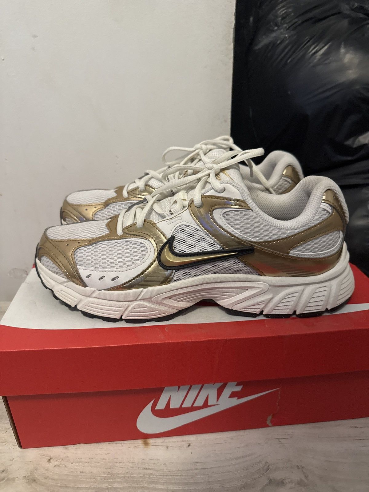 Nike Nike v5 RNR Size US 8.5 / EU 41-42 - 2 Thumbnail