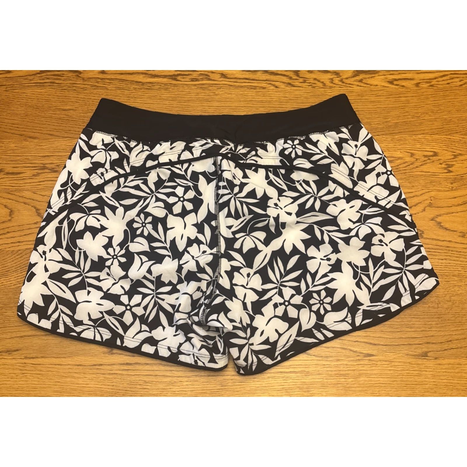 Lands' End Lands' End Women 12P Shorts Black White Floral Print Pull On Stretch Pockets 1372 Size 34" / US 12 / IT 48 - 2 Thumbnail