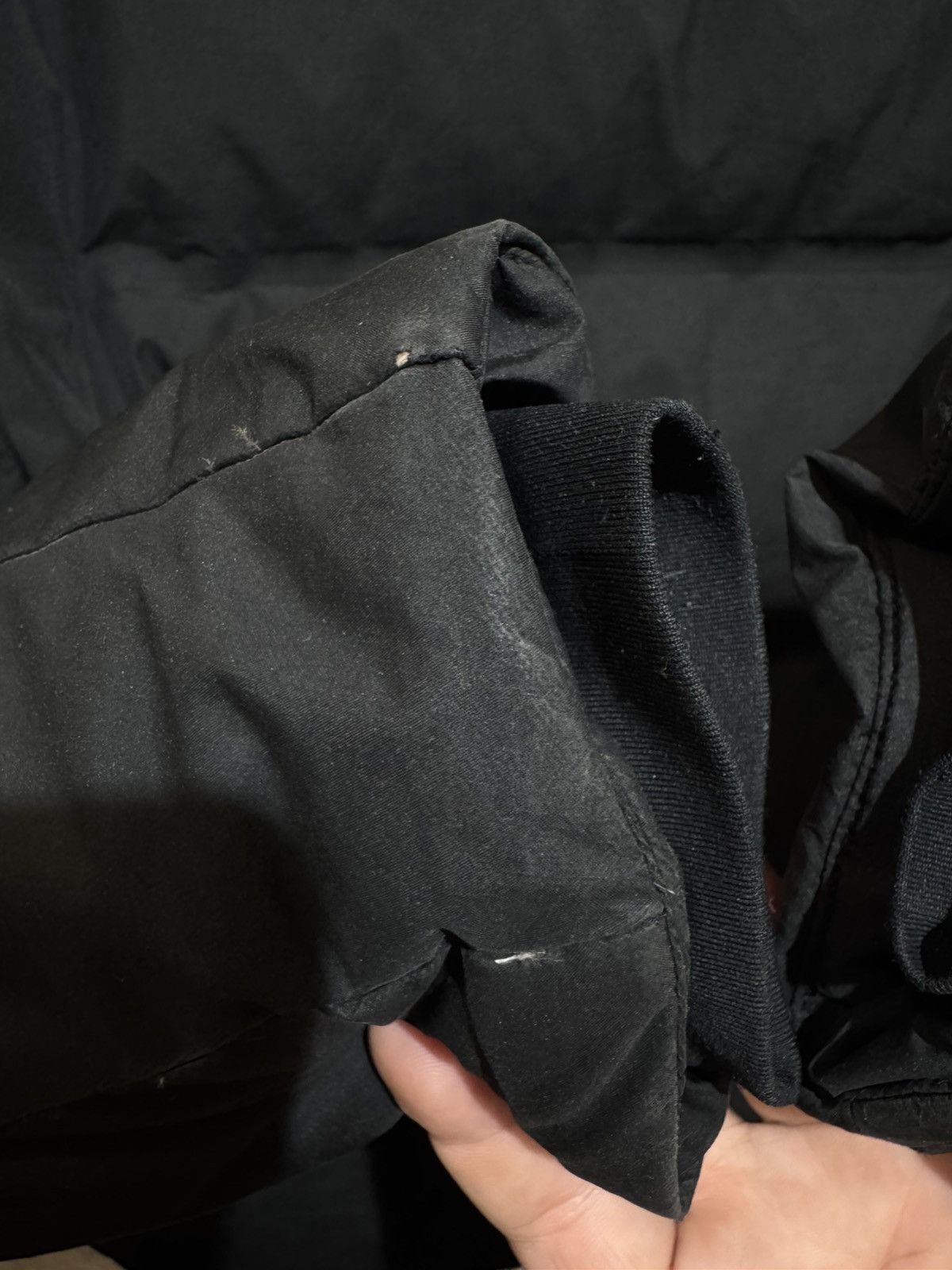 Uniqlo Uniqlo Mens Down Hooded Black Jacket Size S Size US S / EU 44-46 / 1 - 14 Thumbnail