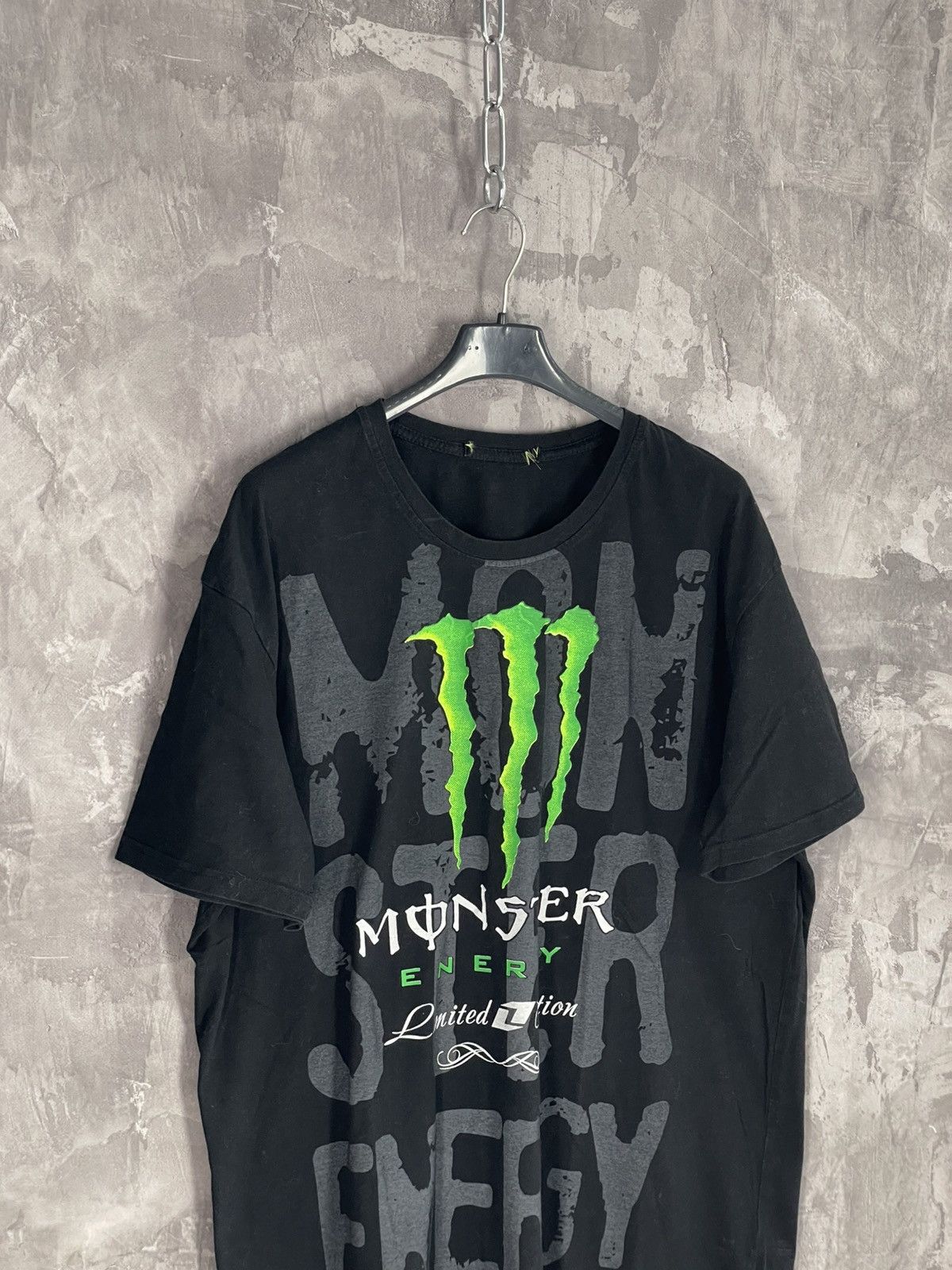 Vintage Monster Energy vintage Y2K Graphic t-shirt Size US L / EU 52-54 / 3 - 7 Thumbnail