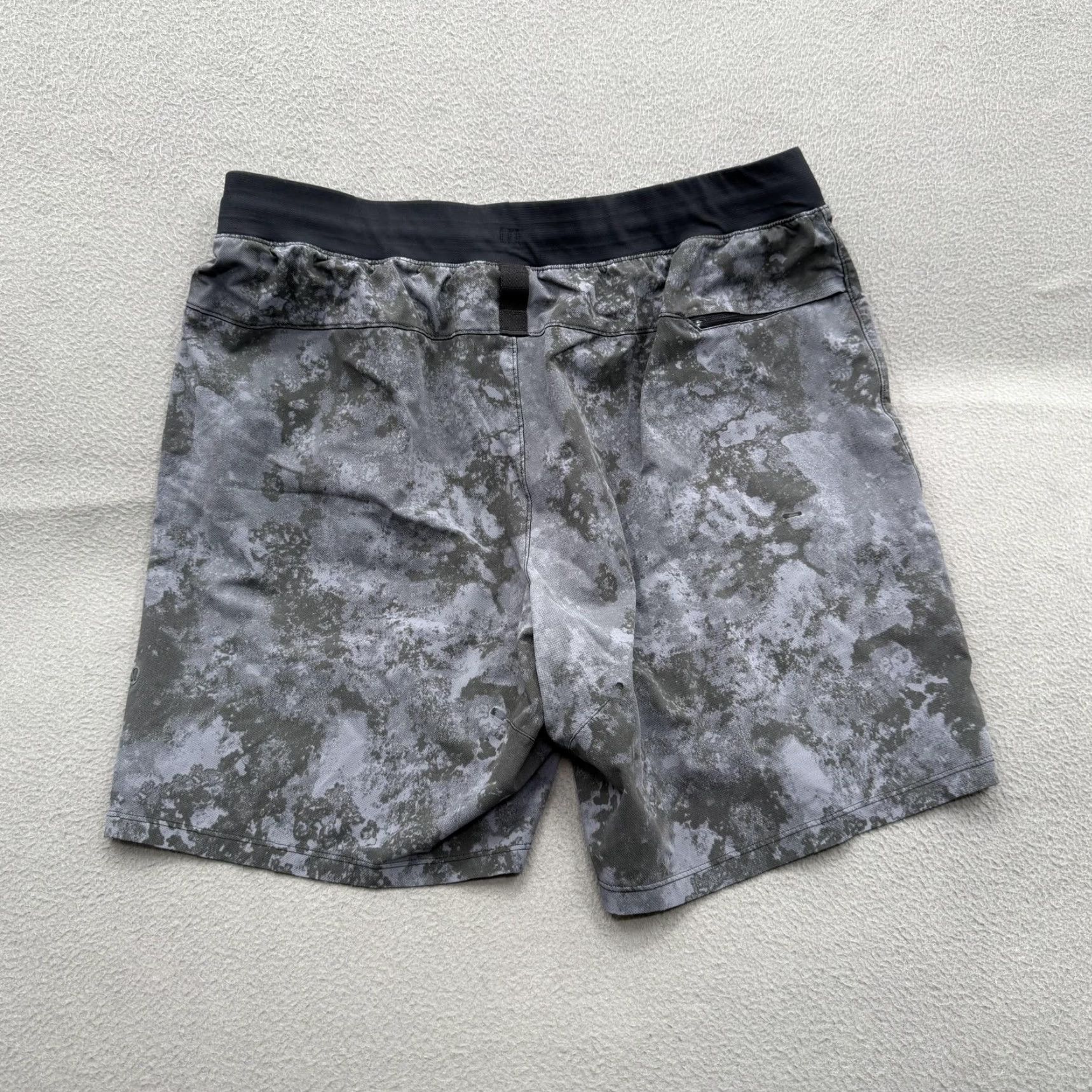 Lululemon Lululemon Shorts Mens Medium Gray Camo Athletic Running Zip Pockets Training Size US 31 - 2 Thumbnail