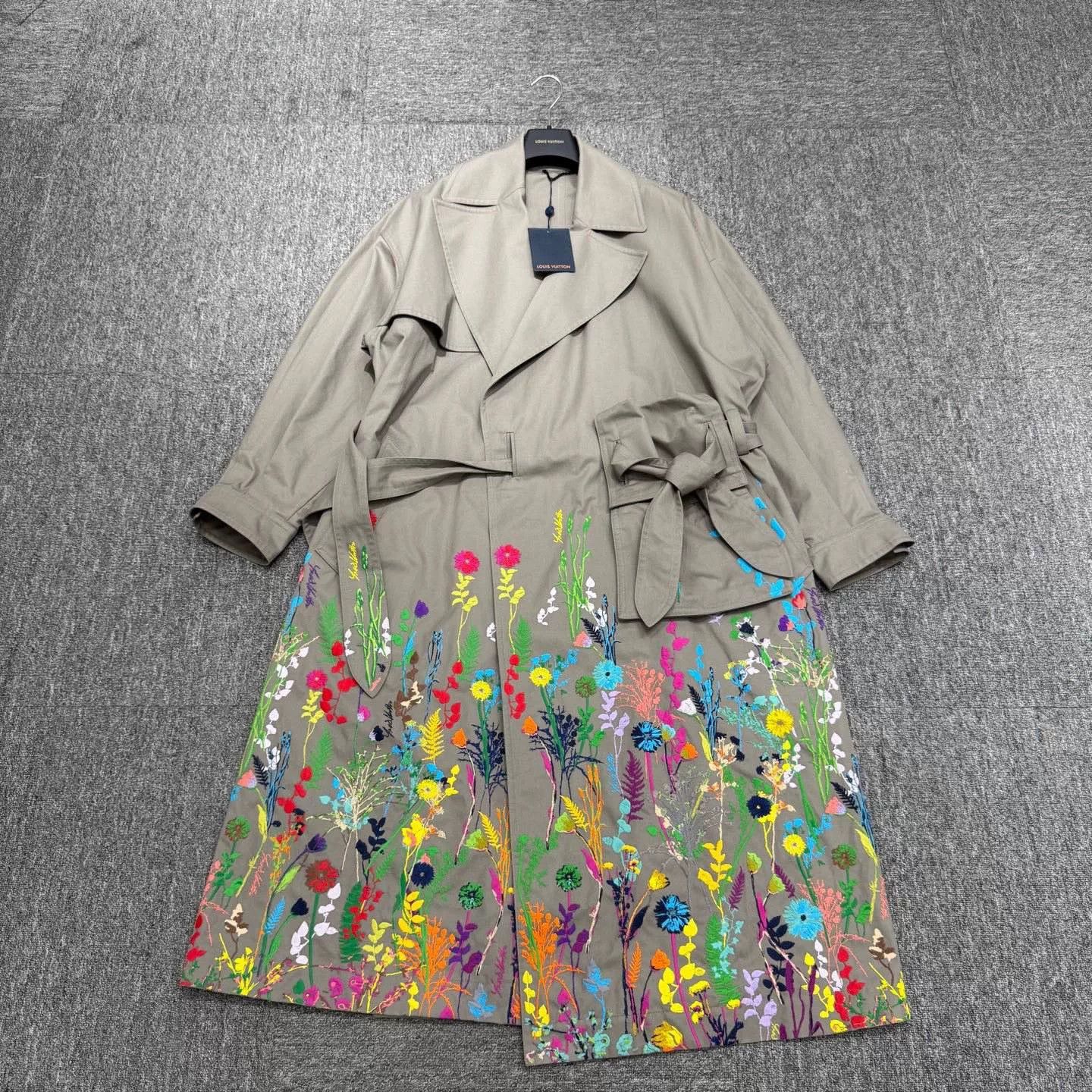 Louis Vuitton louis vuitton floral embroidered coat Size XL / US 12-14 / IT 48-50 - 1 Thumbnail