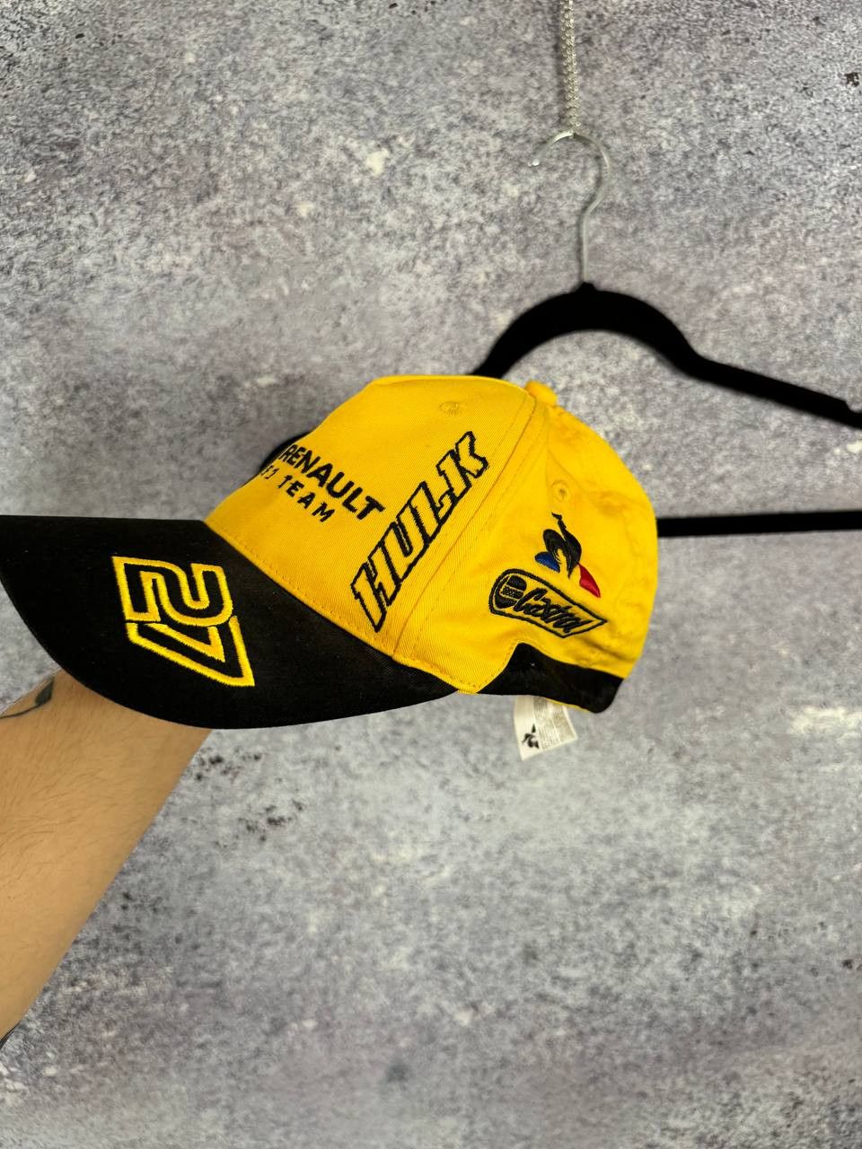 Formula 1 × Le Coq Sportif × Vintage Castrol Hulk Cap Double Pilote Renault 3 27 F1 Team Riccardo Size ONE SIZE - 4 Thumbnail