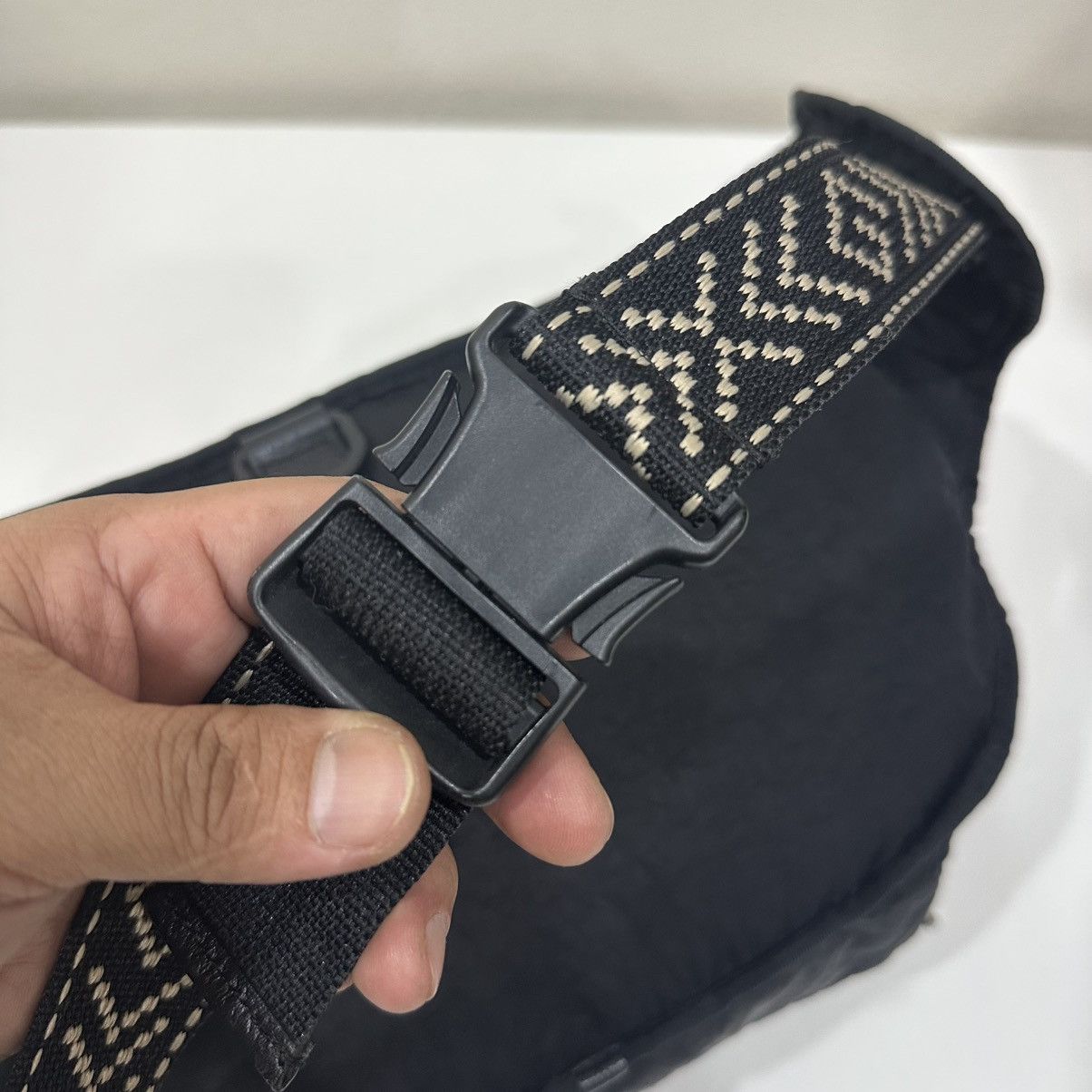 Gucci GUCCI BLACK NYLON TERRY CLOTH 80s LOGO PATCH WAIST BAG 29 Size ONE SIZE - 12 Thumbnail