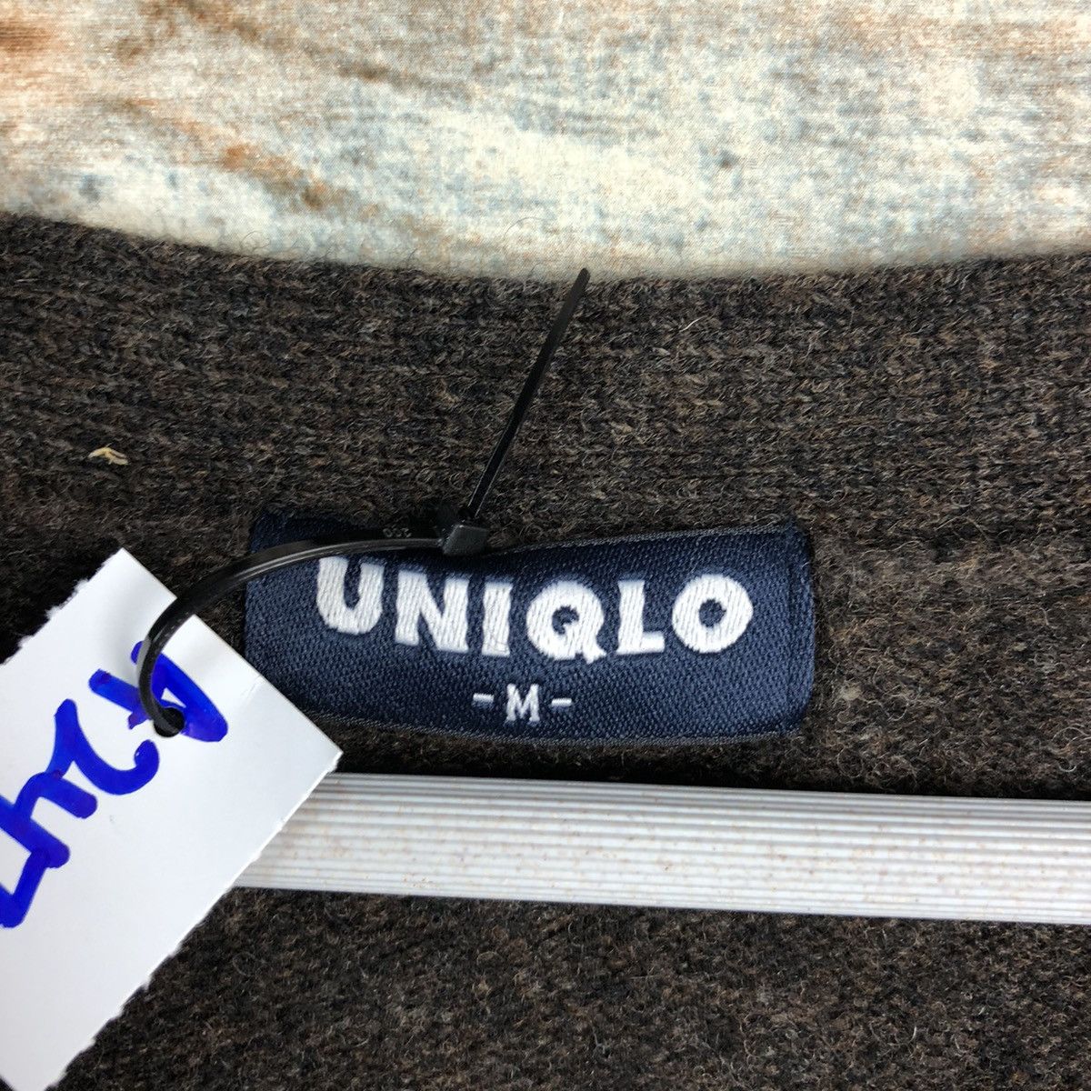 Uniqlo Uniqlo Dark Brown ripped Cardigan Knitwear #A2472 Size US M / EU 48-50 / 2 - 10 Thumbnail