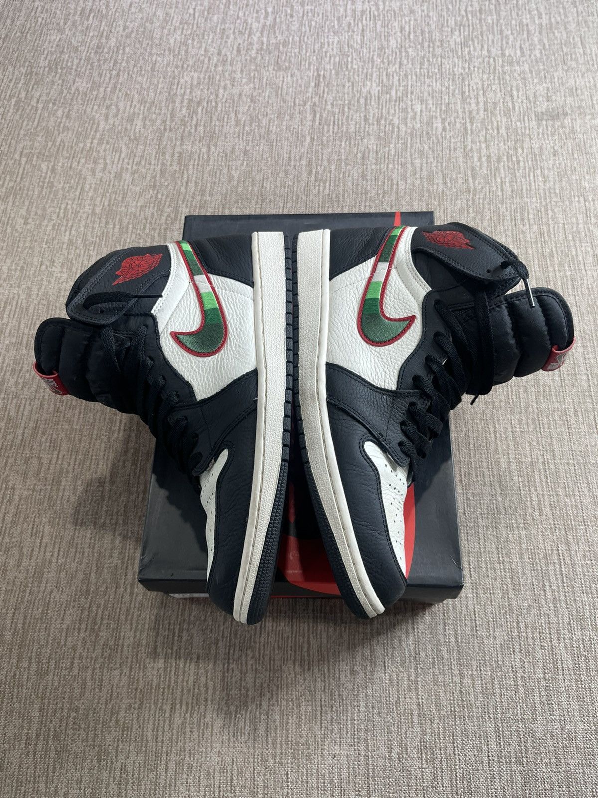Jordan Brand Jordan 1 Retro High Sports Illustrated (A Star is Born) Size US 12 / EU 45 - 5 Thumbnail