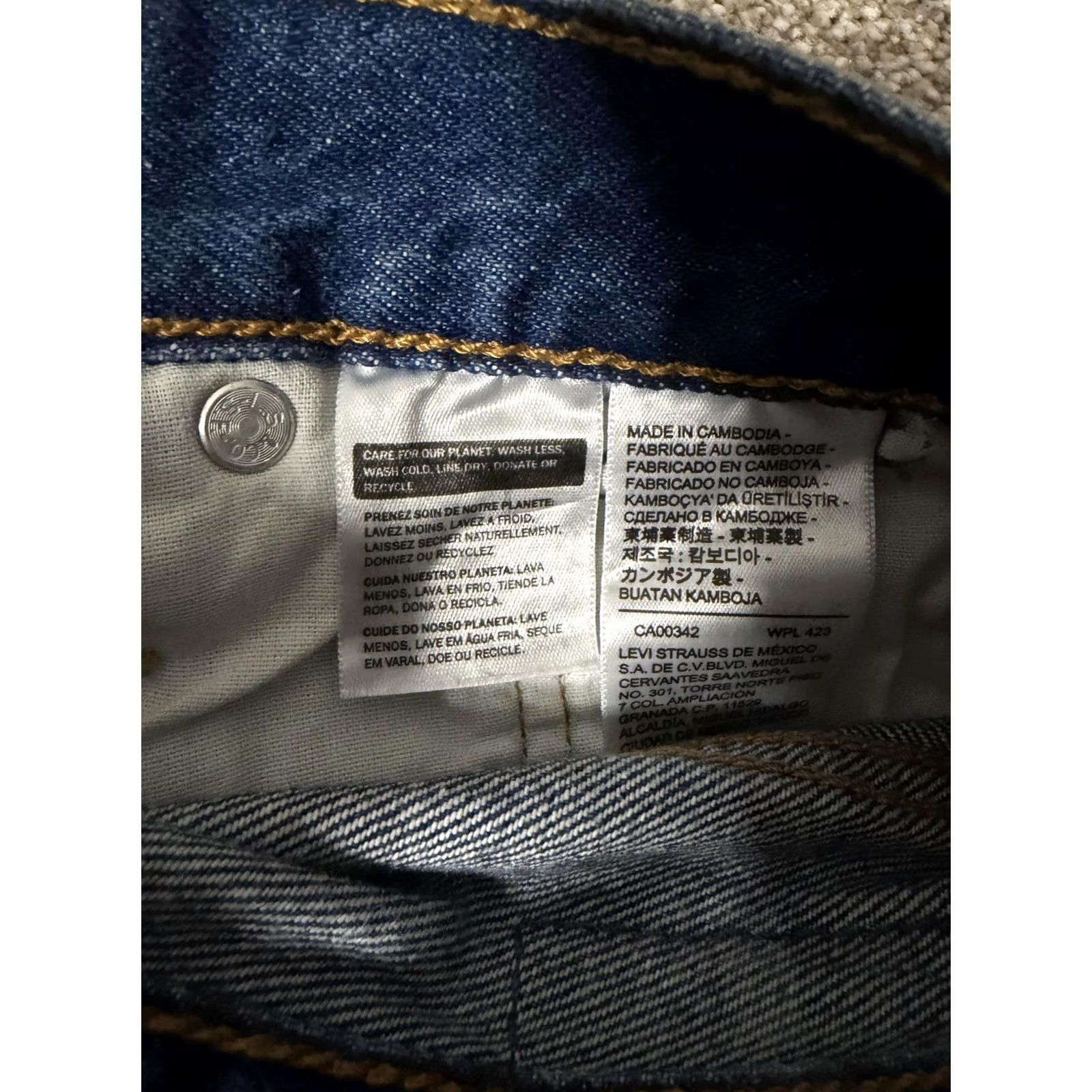 Levi's Levi's 501 Bermuda Shorts Women’s Large Blue Denim Distressed Cutoff Button Fly Size 36" / US 14 / IT 50 - 6 Thumbnail