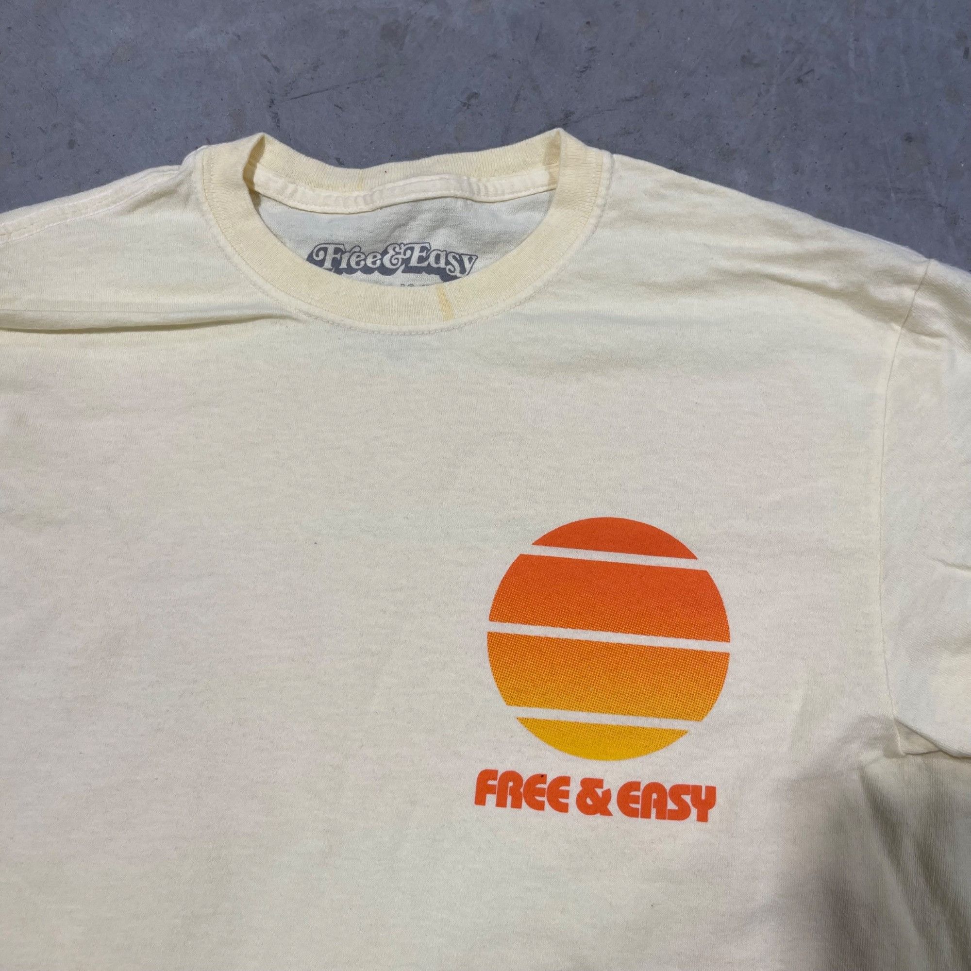 Free & Easy $58 NEW FREE & EASY RETRO SUNSET YELLOW TEE SZ MEDIUM Size US M / EU 48-50 / 2 - 2 Thumbnail