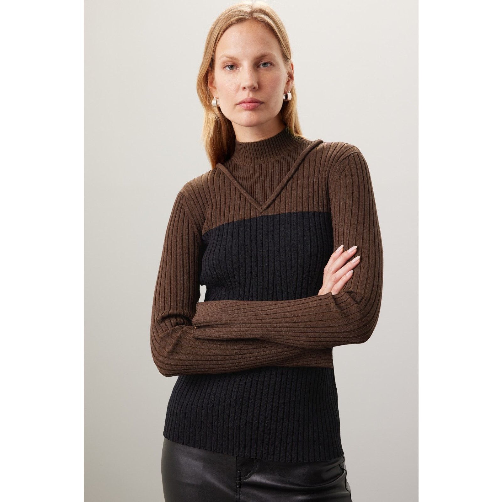 Other Marina Moscone Sz M Brown Black Two-Tone Colorblock Sweater Size M / US 6-8 / IT 42-44 - 1 Thumbnail