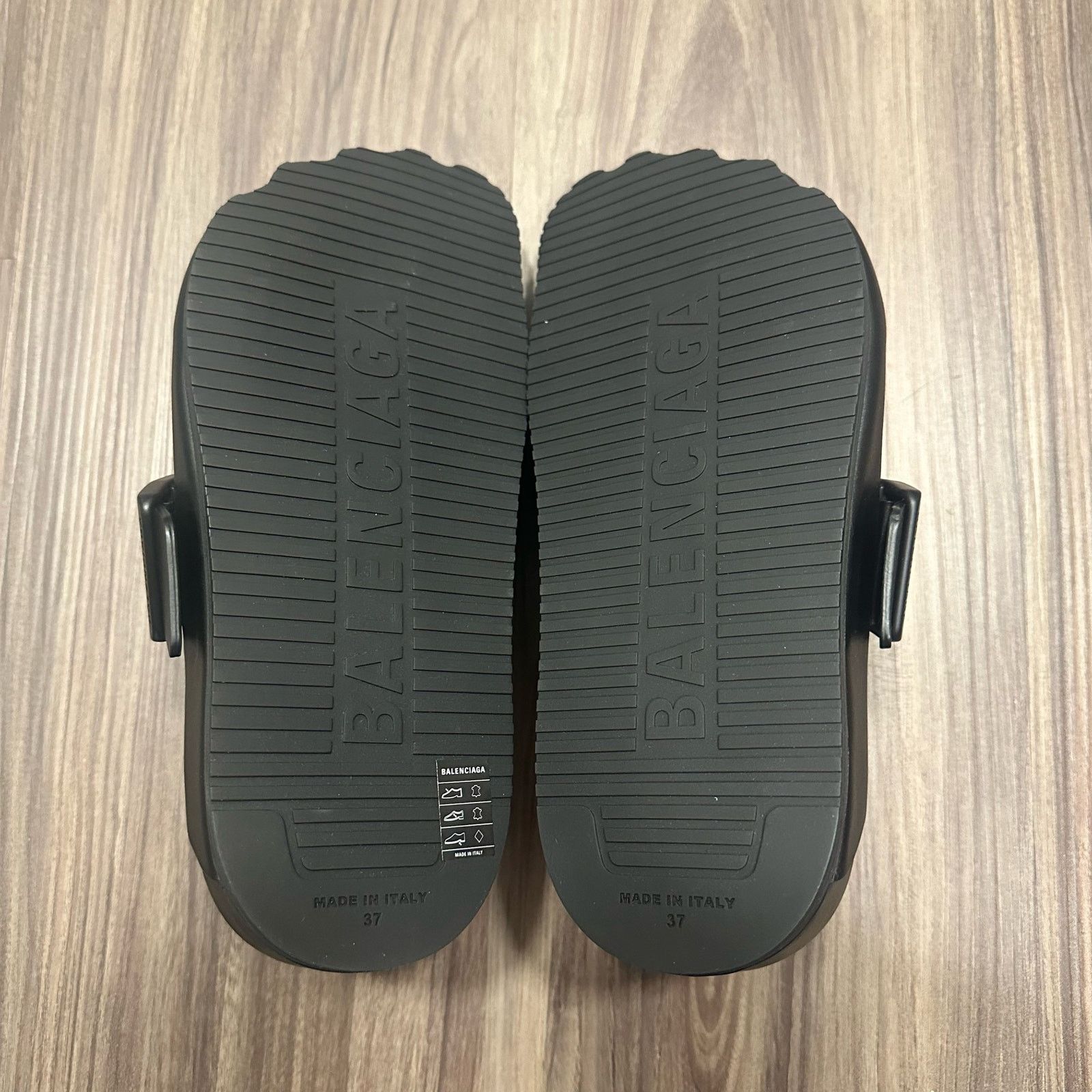 Balenciaga NEW Balenciaga UNISEX Black Leather Sunday Mules | FR/EU 37 Size US 7 / IT 37 - 7 Thumbnail