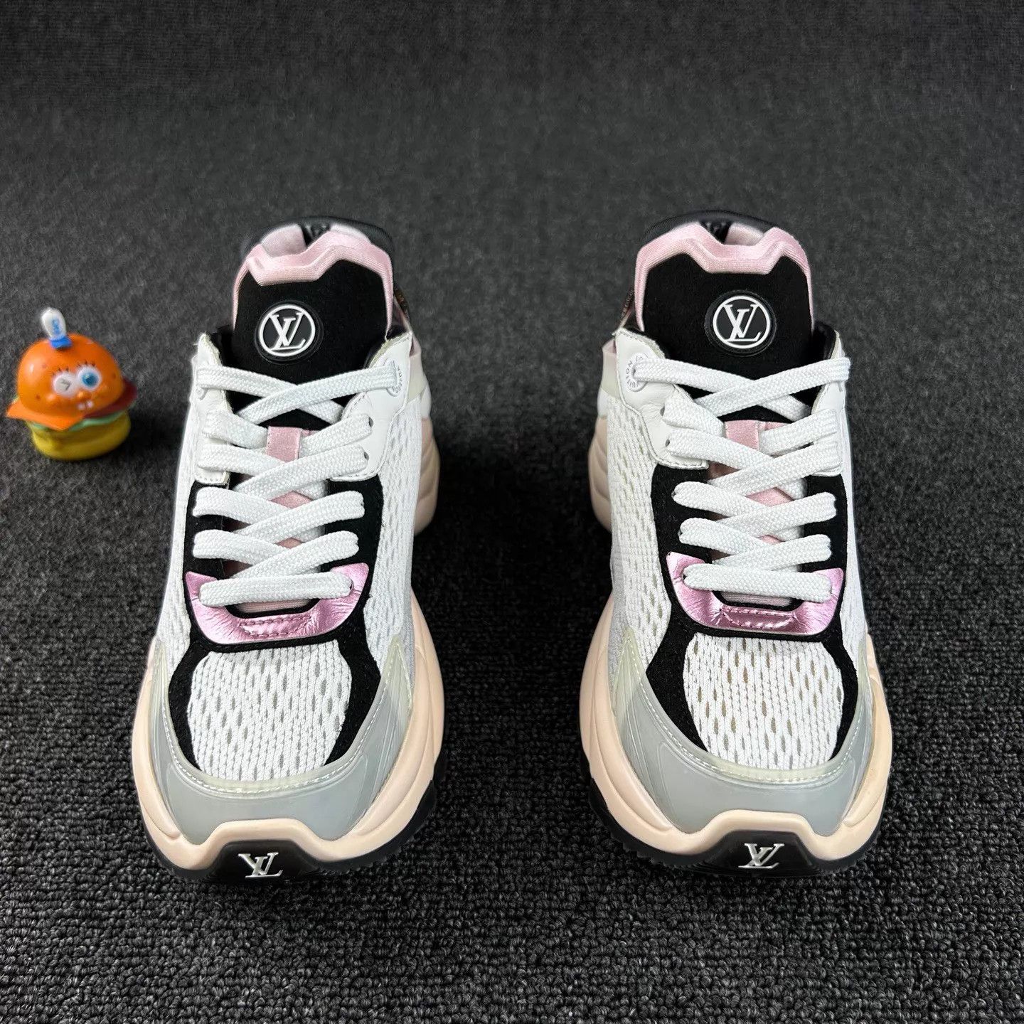 Louis Vuitton Louis Vuitton Run55 Pink Dad Sneaker 35.5 HB4366 Size US 5 / IT 35 - 2 Thumbnail