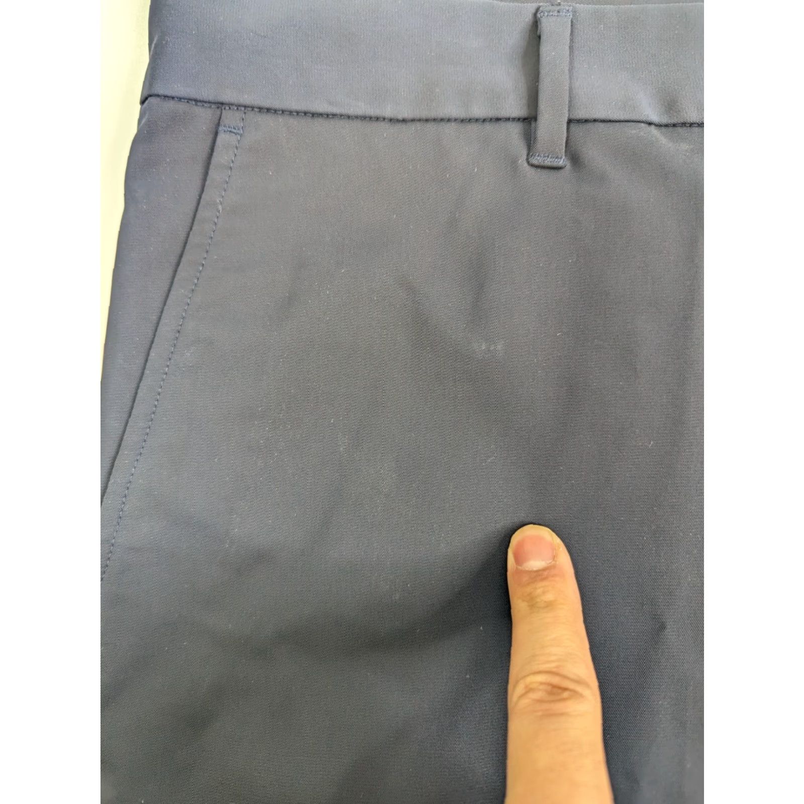 Vince Vince Mens Chino Shorts 38 Navy Blue Polyester Adult Regular Belt Loops Front Flat Front Casual 90s? Size US 38 / EU 54 - 2 Thumbnail