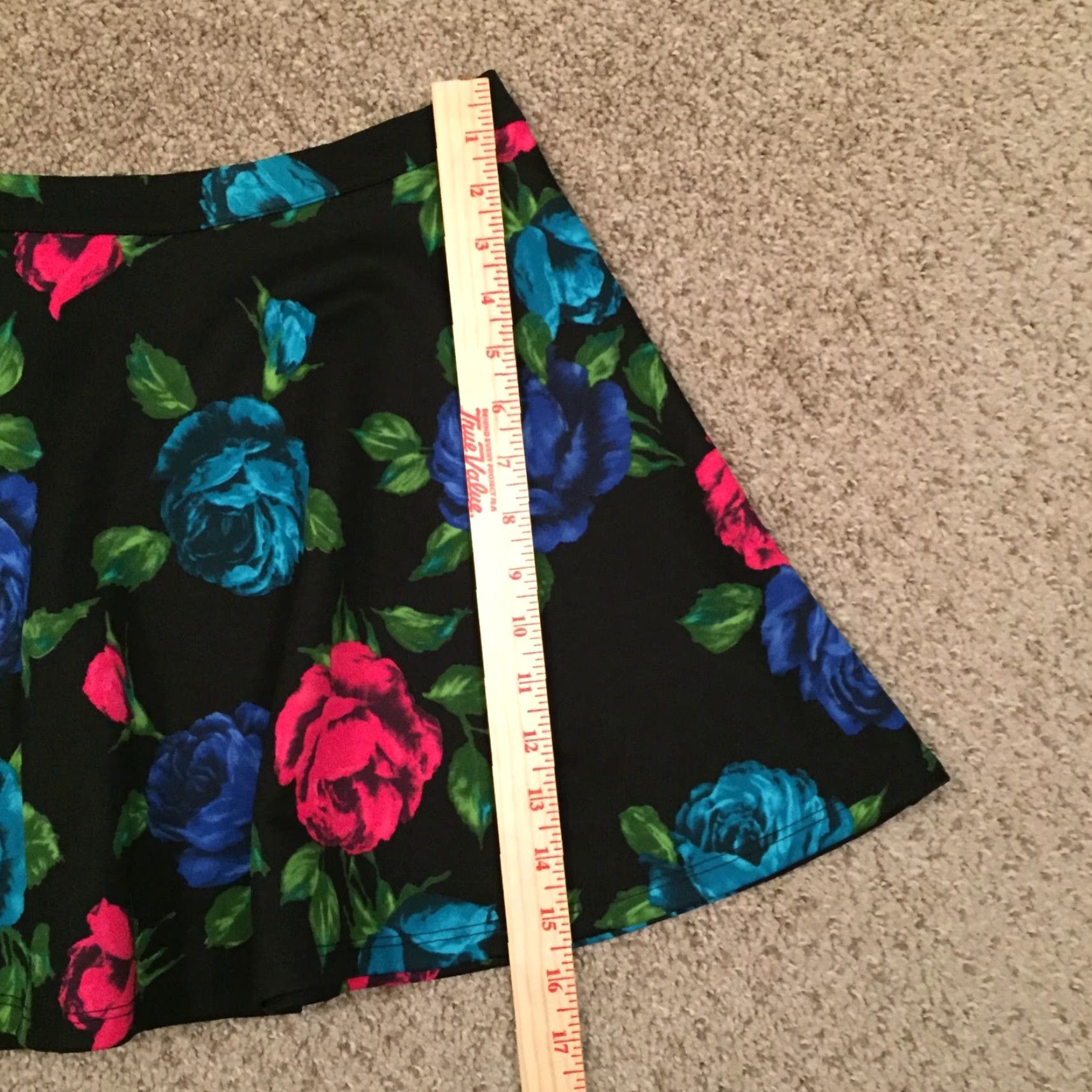Forever 21 Forever 21 Skirt Medium Black Floral Flare Short Unlined Size 32" / US 10 / IT 46 - 4 Thumbnail