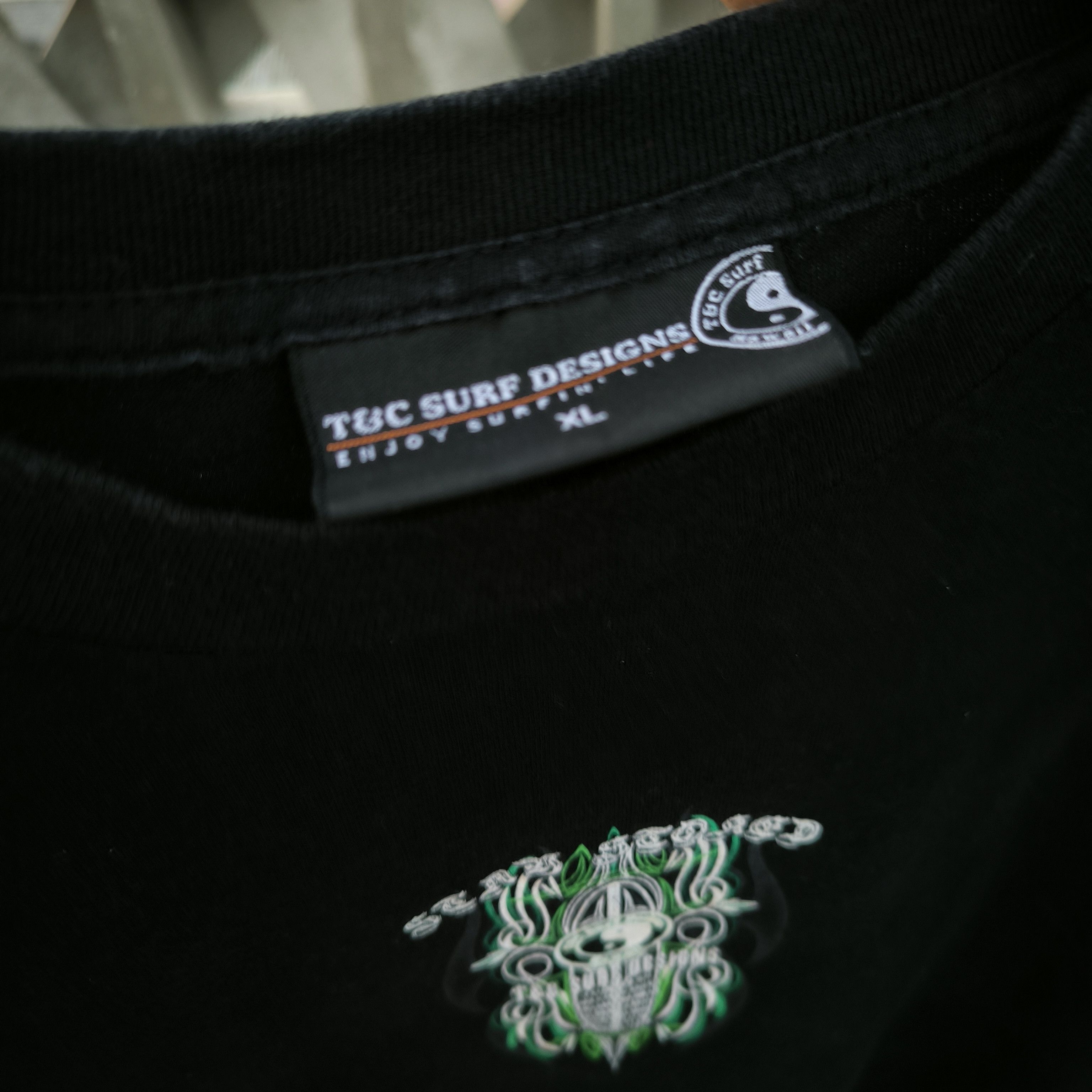 Other VINTAGE Y2K T&C SURF DESIGN TEE Size US XL / EU 56 / 4 - 3 Thumbnail