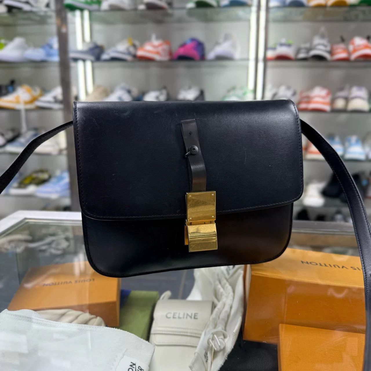 Celine CELINE CLASSIC BOX Medium Shoulder Bag Size ONE SIZE - 1 Thumbnail