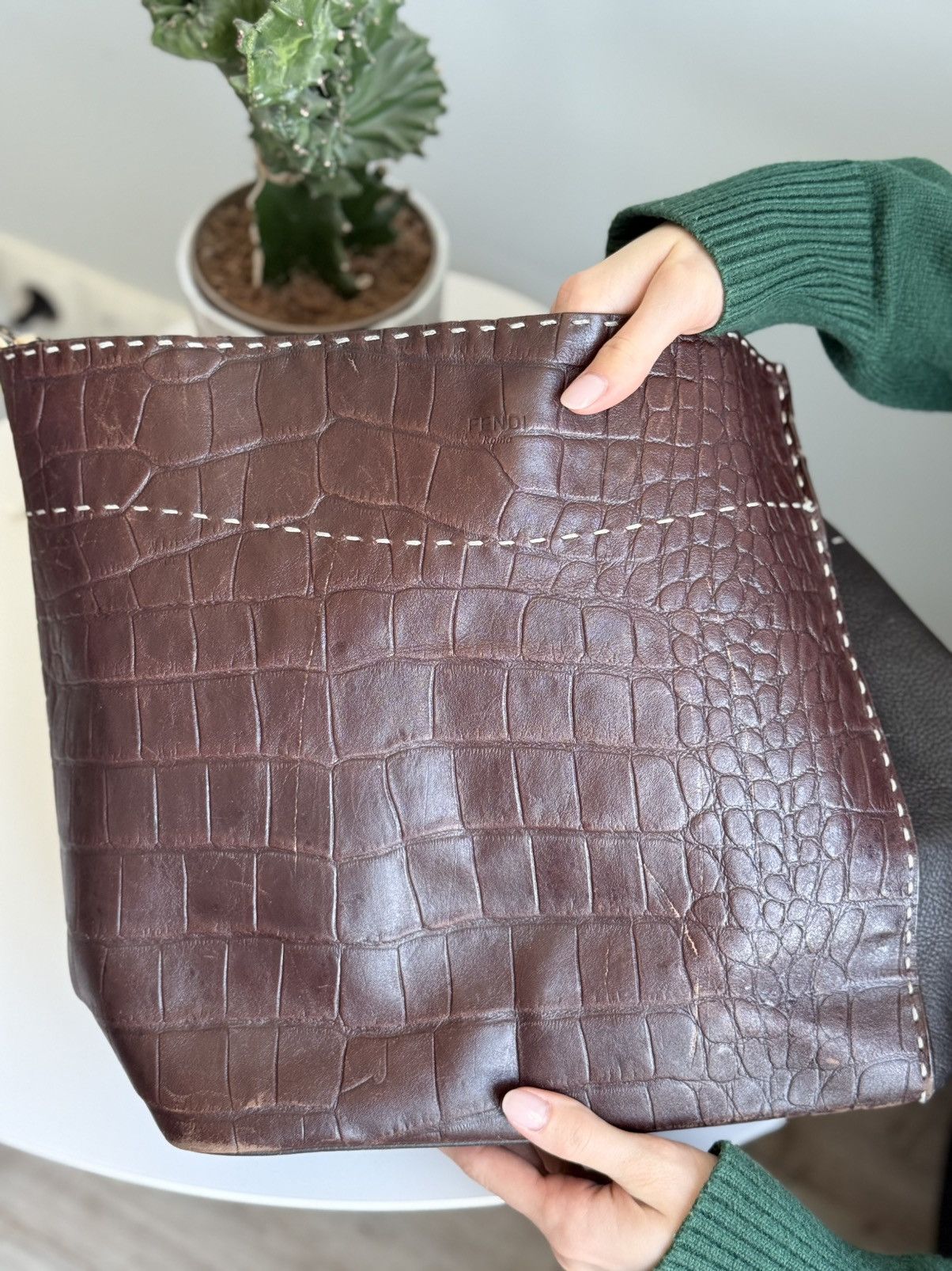 Fendi Fendi Roma Croc Style Leather Hobo Bag Deep Burgundy Black Size ONE SIZE - 9 Thumbnail