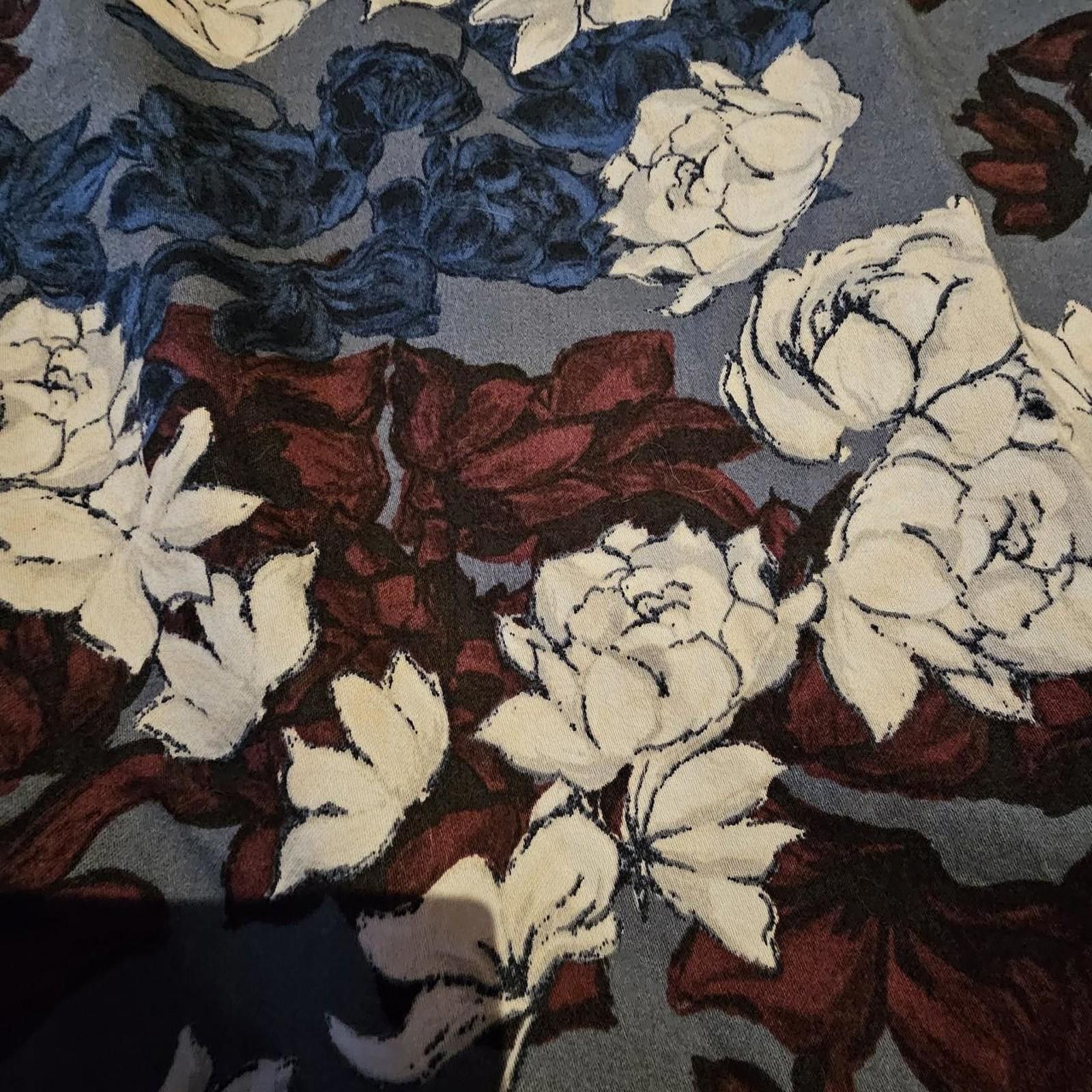 Ann Taylor Ann Taylor Women's Burgundy and Navy Floral Skirt Size 27" / US 4 / IT 40 - 3 Thumbnail