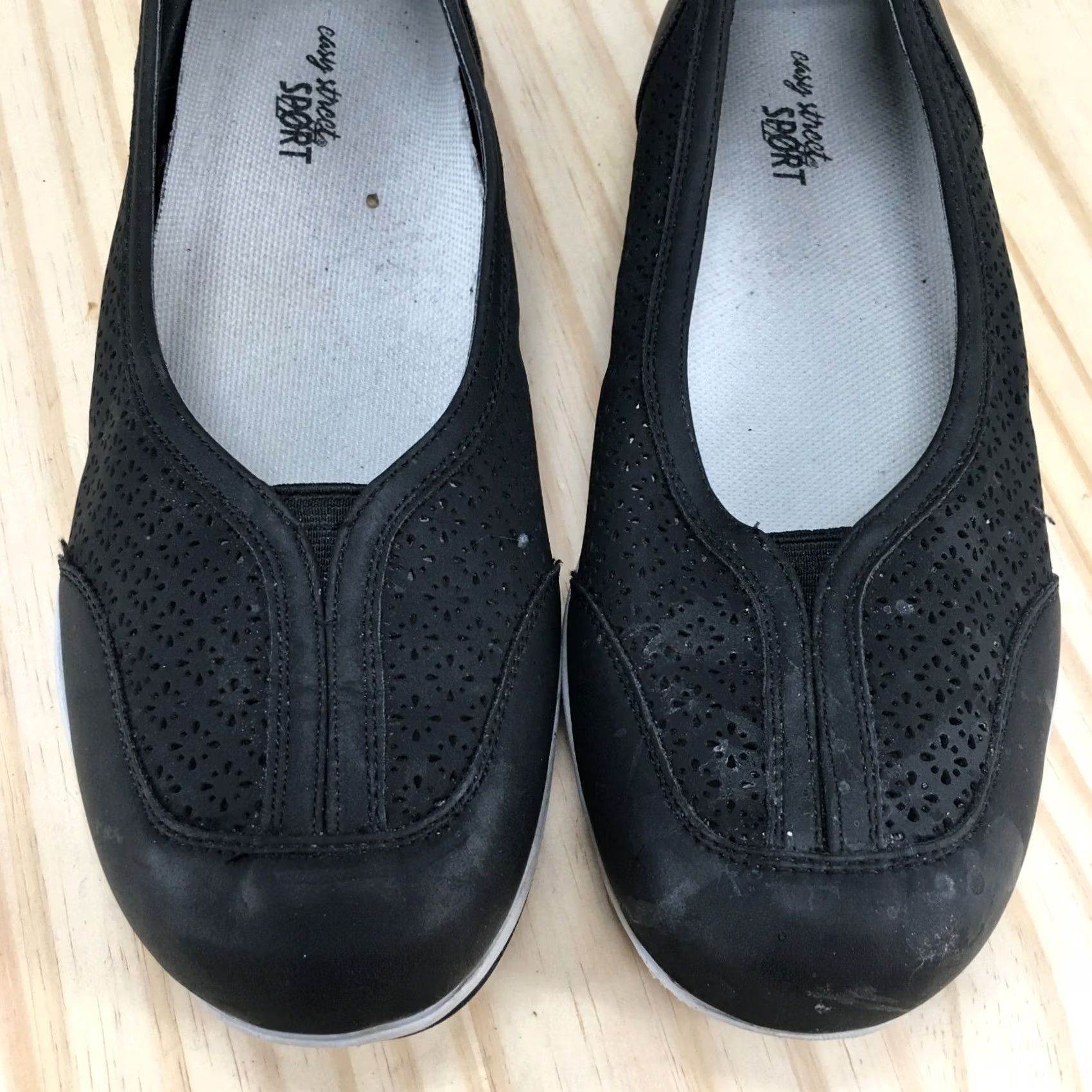Vintage Easy Street Slip-On Casual Shoe Womens 8W Wide Black Ster n Laser Cut Out Comfort Size US 8 / IT 38 - 5 Thumbnail