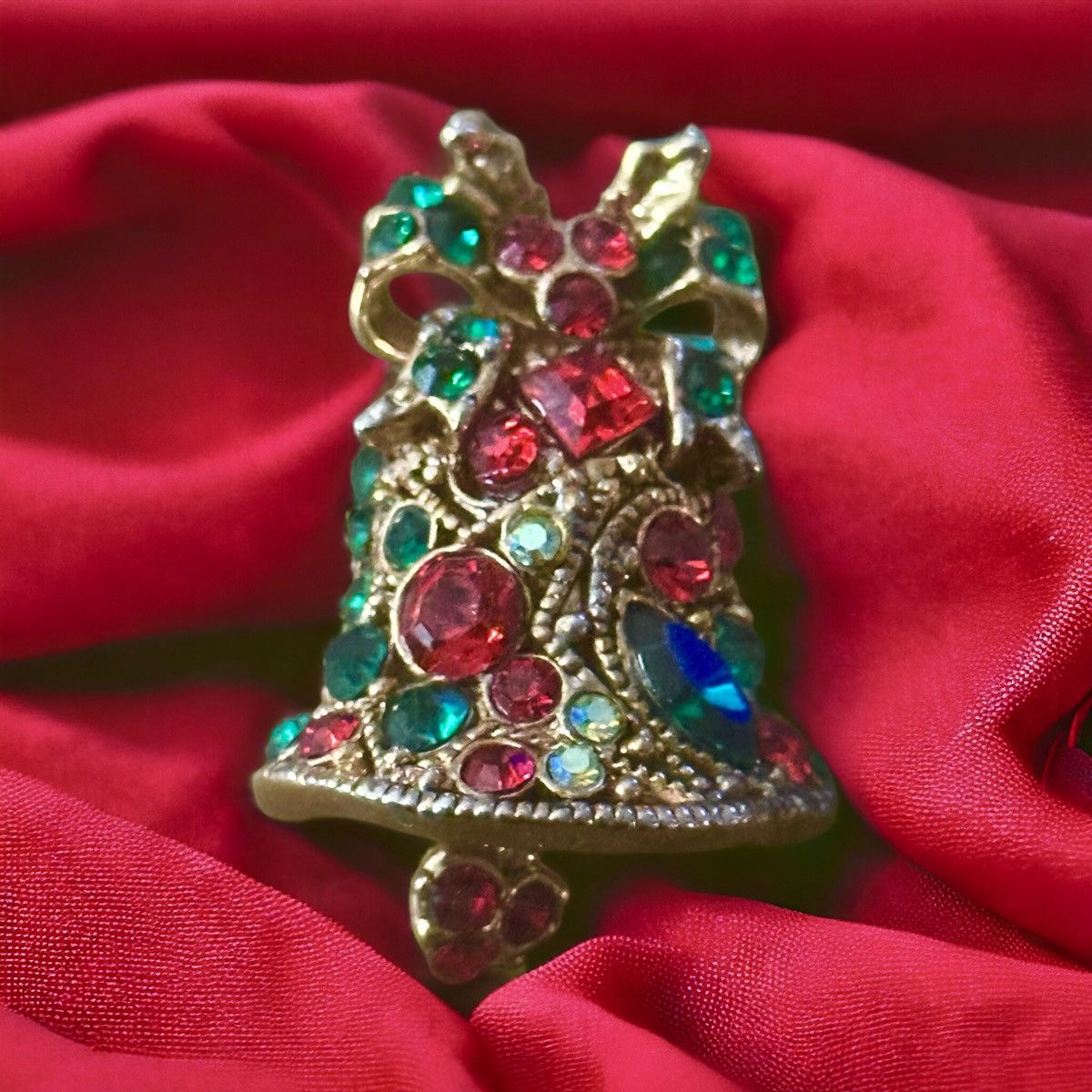 Vintage Vintage Christmas rhinestone bell brooch Size ONE SIZE - 1 Thumbnail