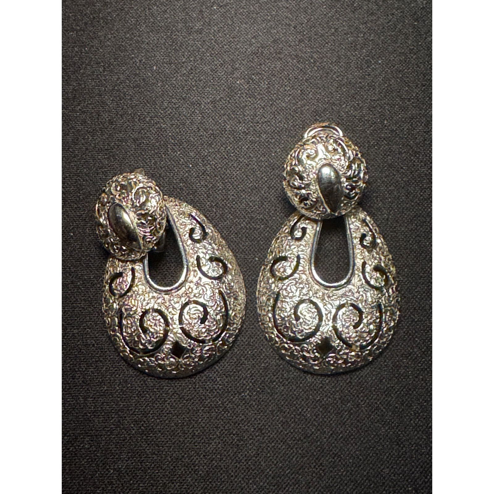 Other Vintage Sarah Coventry Textured Silver Tone Clip On Earrings Size ONE SIZE - 1 Thumbnail