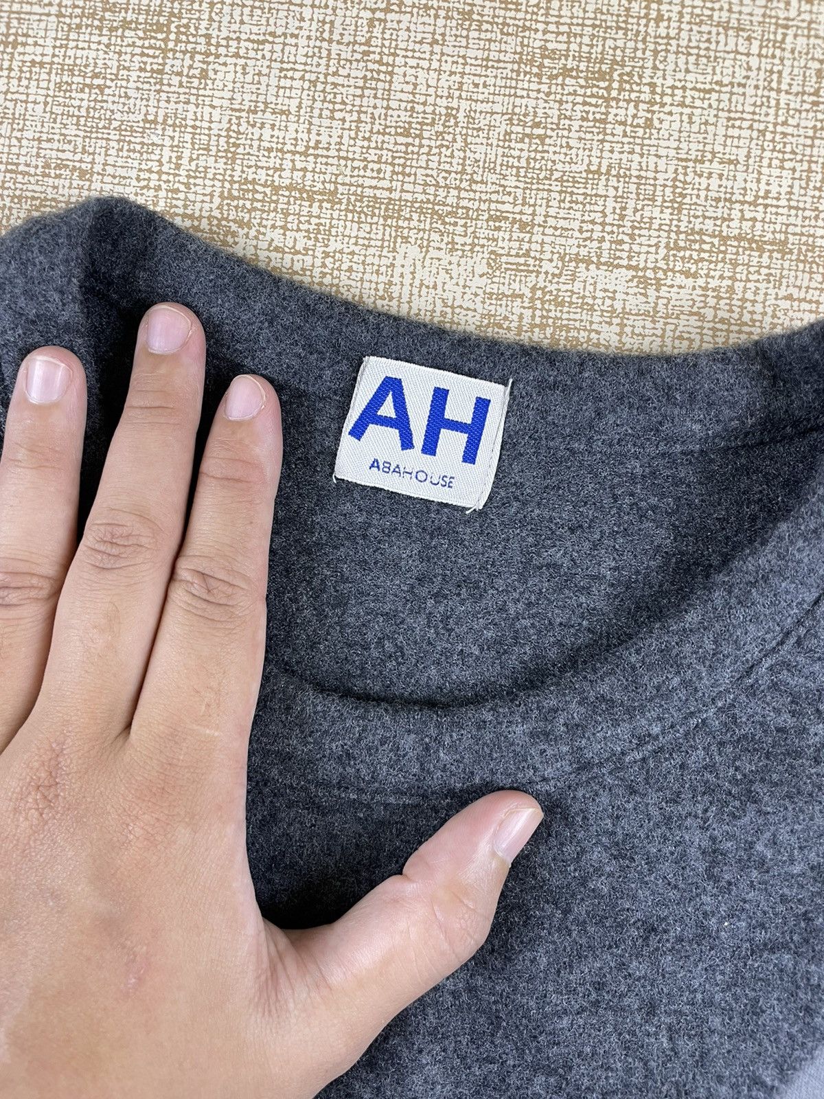 ABAHOUSE × Japanese Brand × Vintage VINTAGE ABAHOUSE AH Japanese Brand Ripped Design Sweatshirt Size US M / EU 48-50 / 2 - 8 Thumbnail