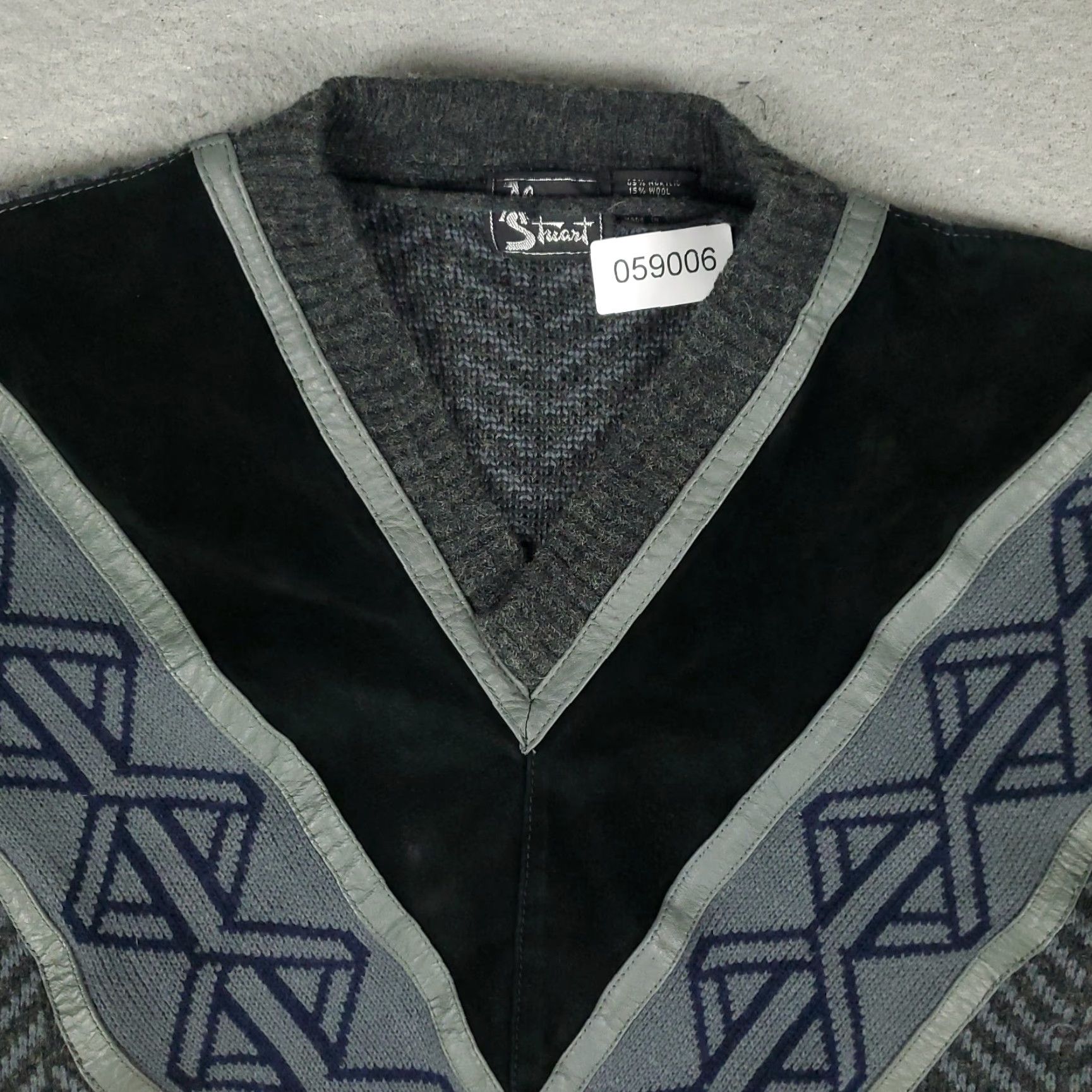 Vintage VINTAGE Alan Stuart Sweater Pullover Mens Size Large Gray Casual V-Neck Long Sleeve Knit Size US L / EU 52-54 / 3 - 2 Thumbnail