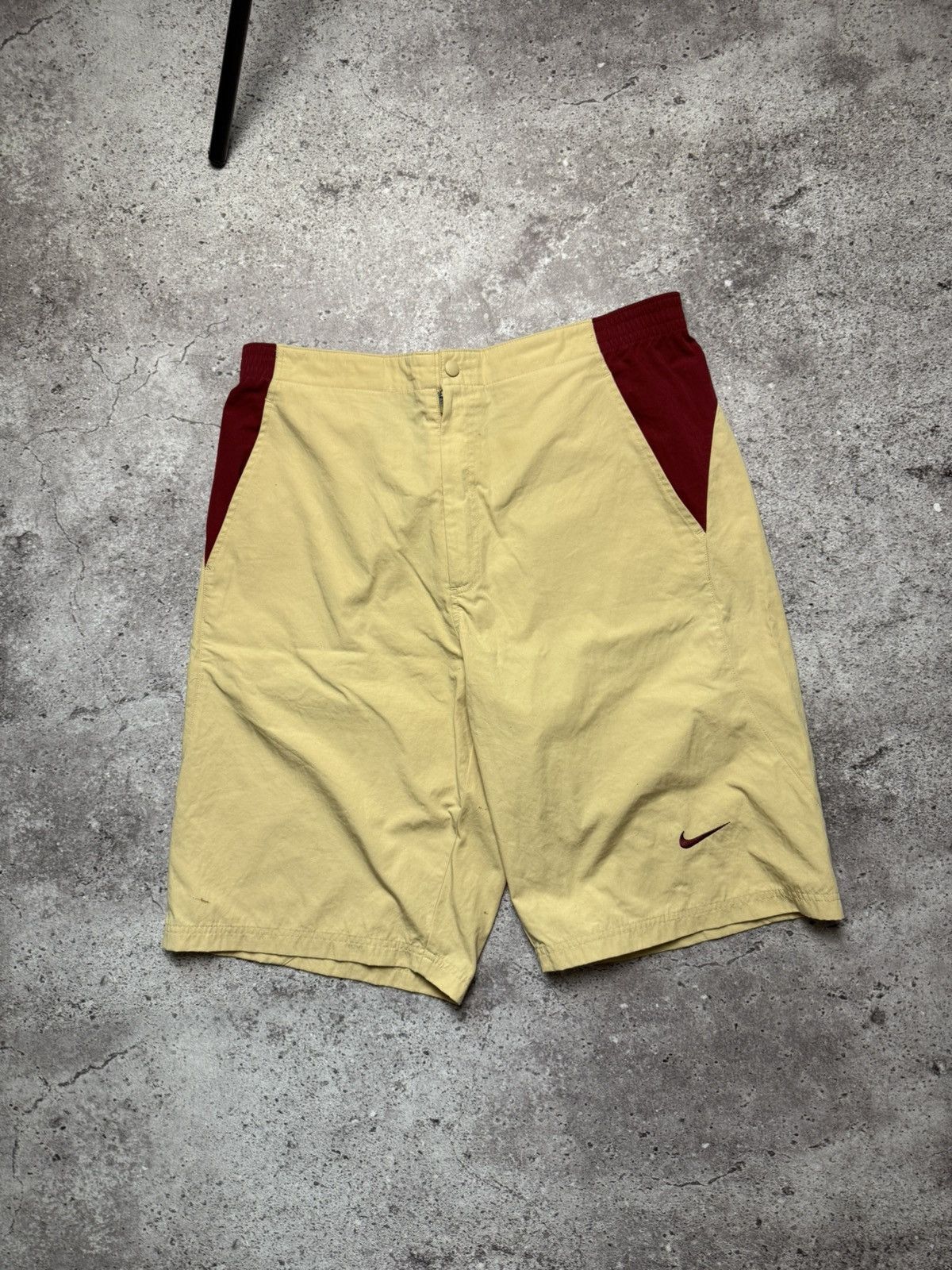 Vintage Vintage Nike Shorts 90s Y2K Size US 35 - 1 Thumbnail