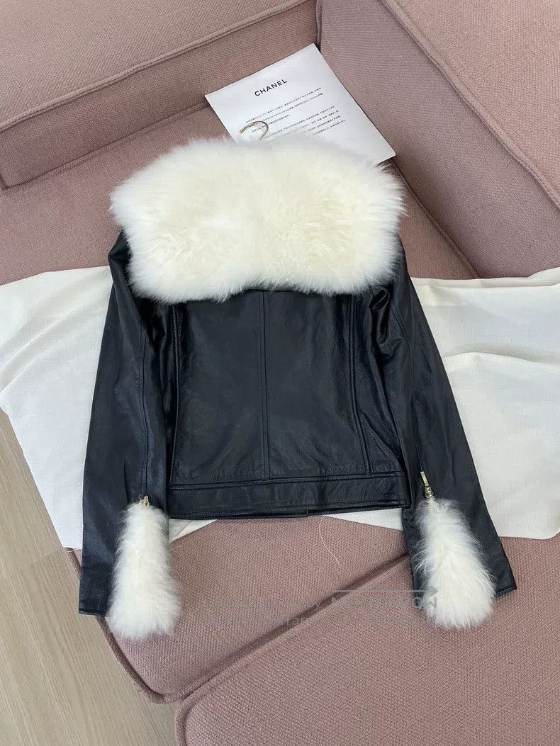 Chanel Chanel Hamburg Series Black Fur Collar Leather Jacket Size XXS / US 00 / IT 34 - 3 Thumbnail