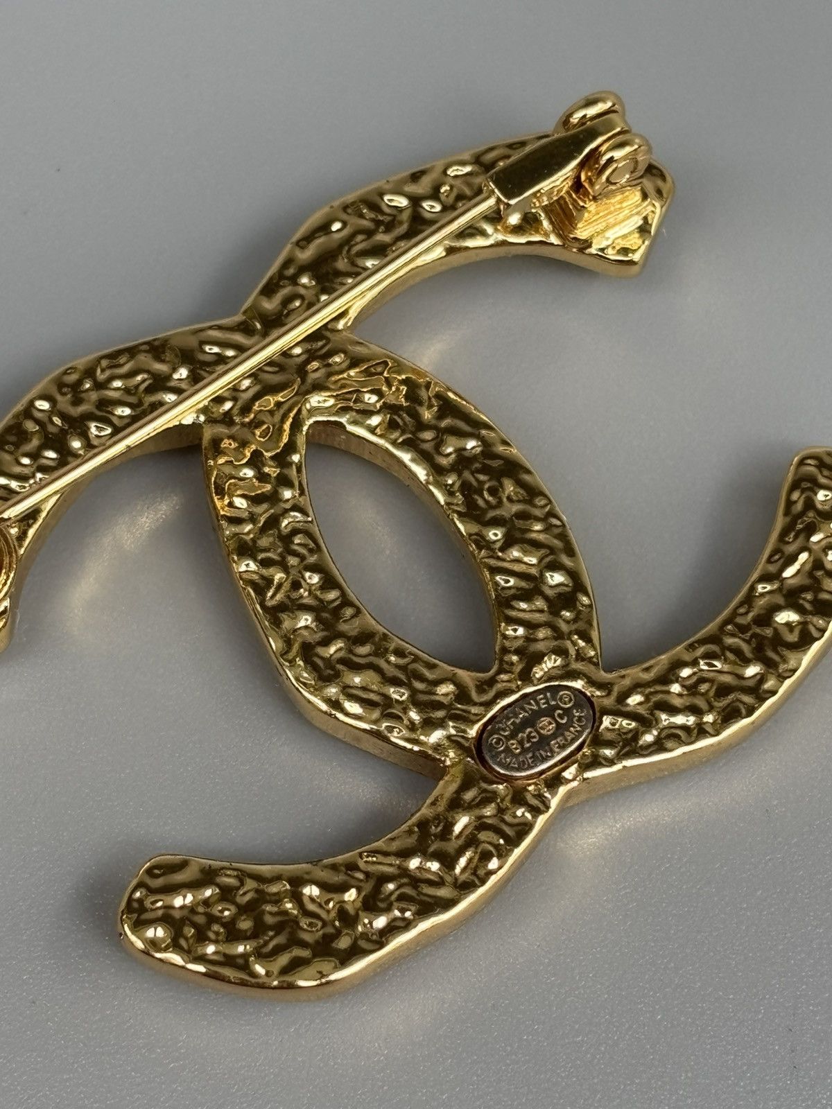 Chanel Chanel B23C Gold Pin CC Brooch Size ONE SIZE - 7 Thumbnail