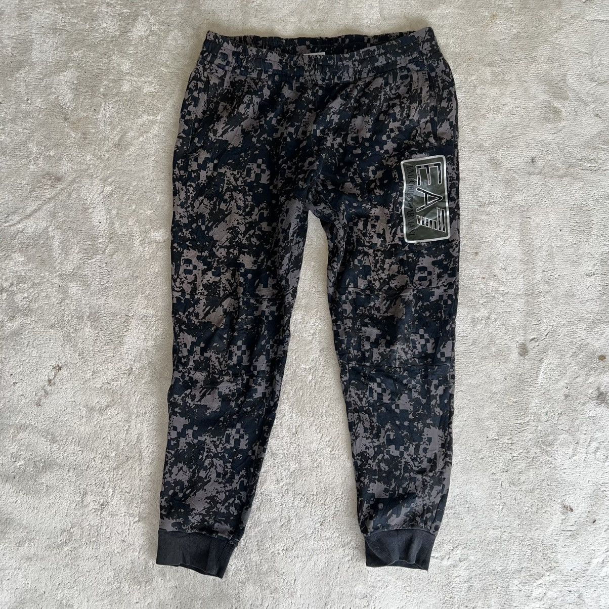 Emporio Armani Emporio armani jogger pants camo Size US 32 / EU 48 - 1 Thumbnail
