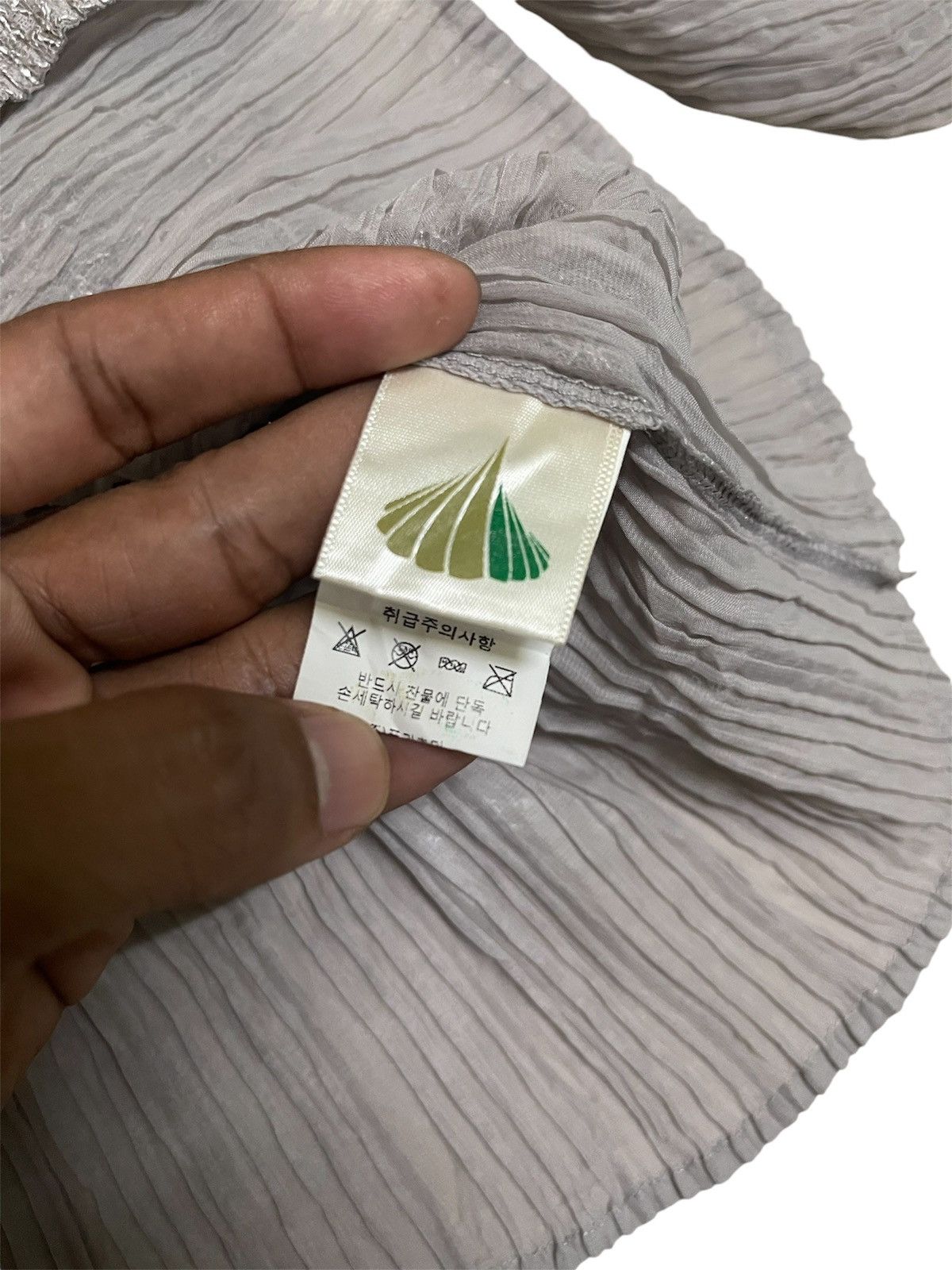 Japanese Brand PLEATSME inspired by ISSEY MIYAKE Size ONE SIZE - 6 Thumbnail