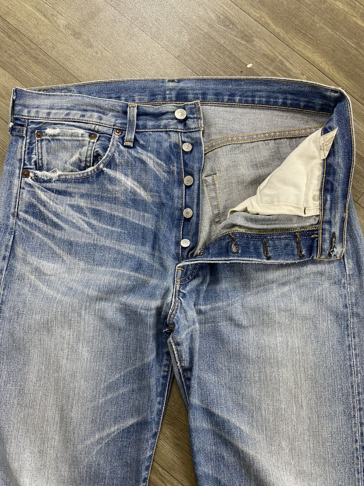 Levi's Vintage Clothing 🇯🇵Vintage Levis 501XX LVC Rindem Selvedge Distressed Jeans Size US 36 / EU 52 - 9 Thumbnail