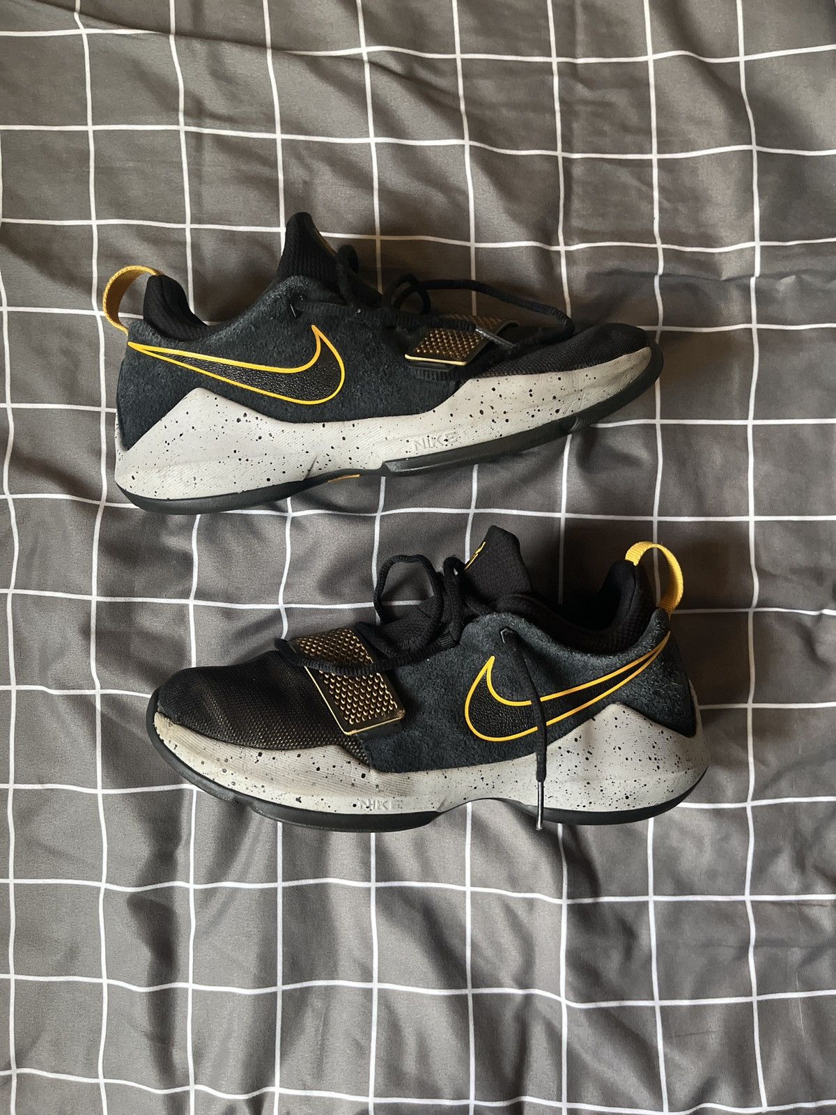 Nike PG1 Black University Gold Size 7Y Size US 7 / EU 40 - 1 Thumbnail