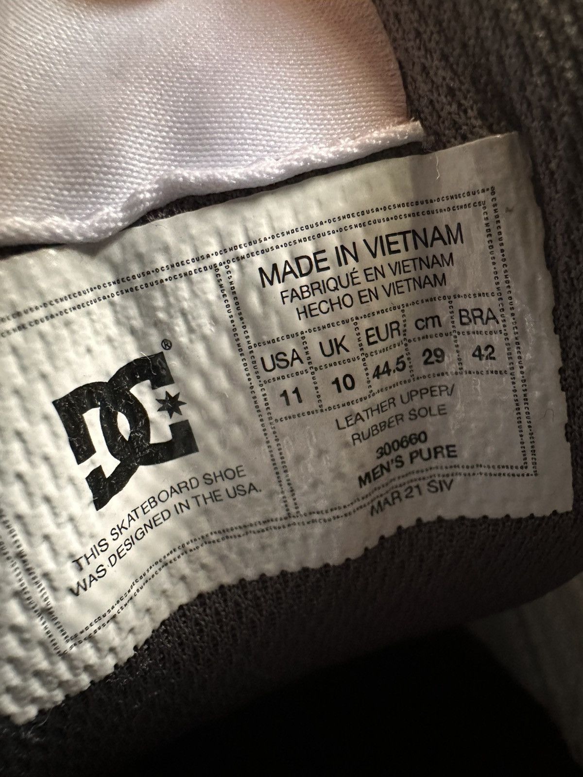 DC Slight used white DC skate shoes size 11 Size US 11 / EU 44 - 7 Thumbnail