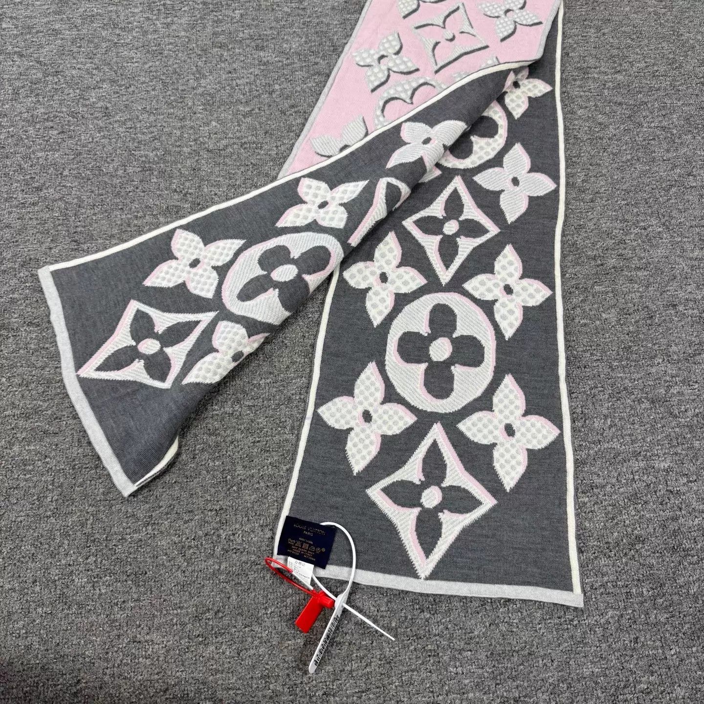 Louis Vuitton LV Scarf Pink-Gray Colorblocked Big Logo Wool 99 New Size ONE SIZE - 3 Thumbnail