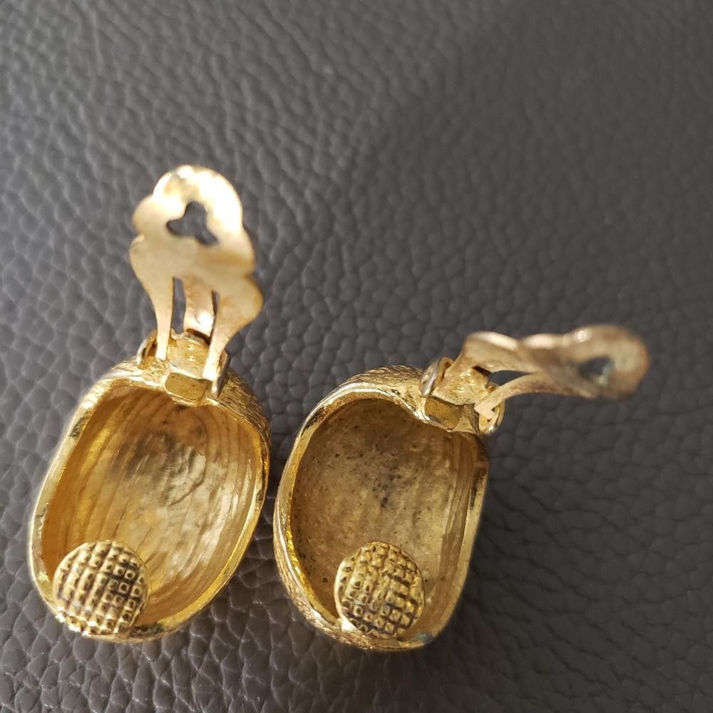 Designer Vintage Gold tone Scoop Clip Earring Size ONE SIZE - 5 Thumbnail