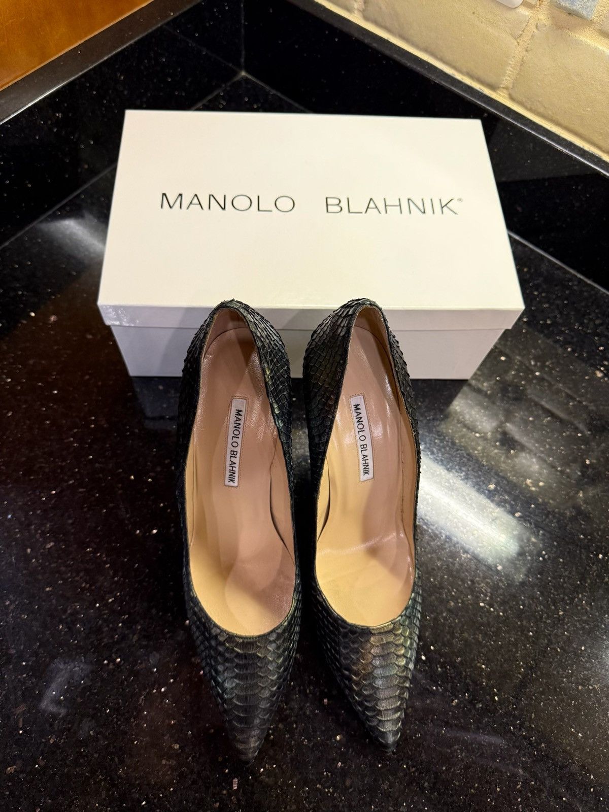 Manolo Blahnik Iconic BB007 Size US 10 / IT 40 - 2 Thumbnail