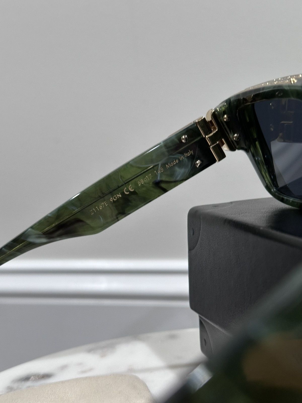 Louis Vuitton Louis Vuitton Virgil Green Marble 1.1 Millionaires Sunglass Size ONE SIZE - 7 Thumbnail