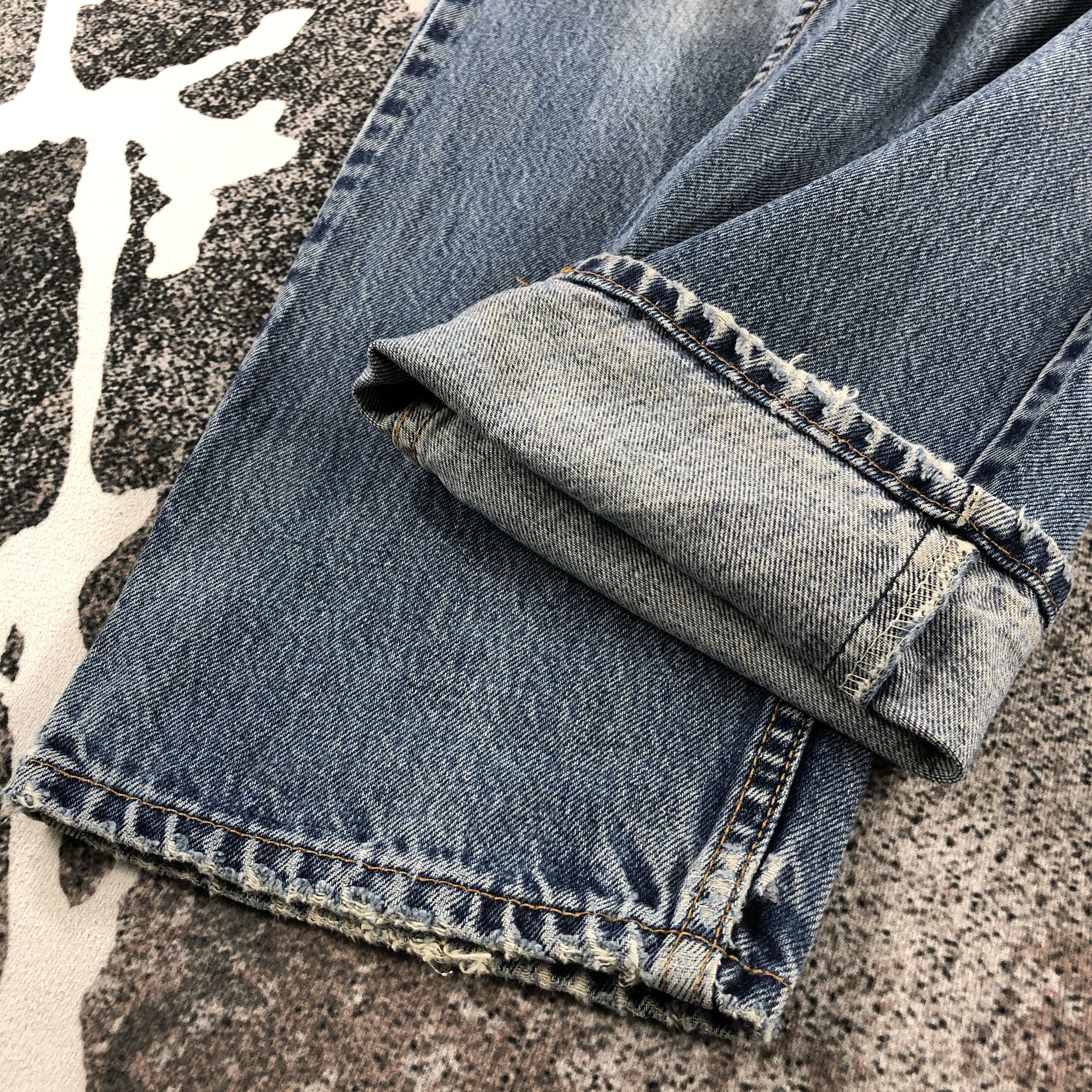 Levi's Vintage Levis 550 Jeans Distress Faded Blue Denim KJ865 Size US 31 - 7 Thumbnail