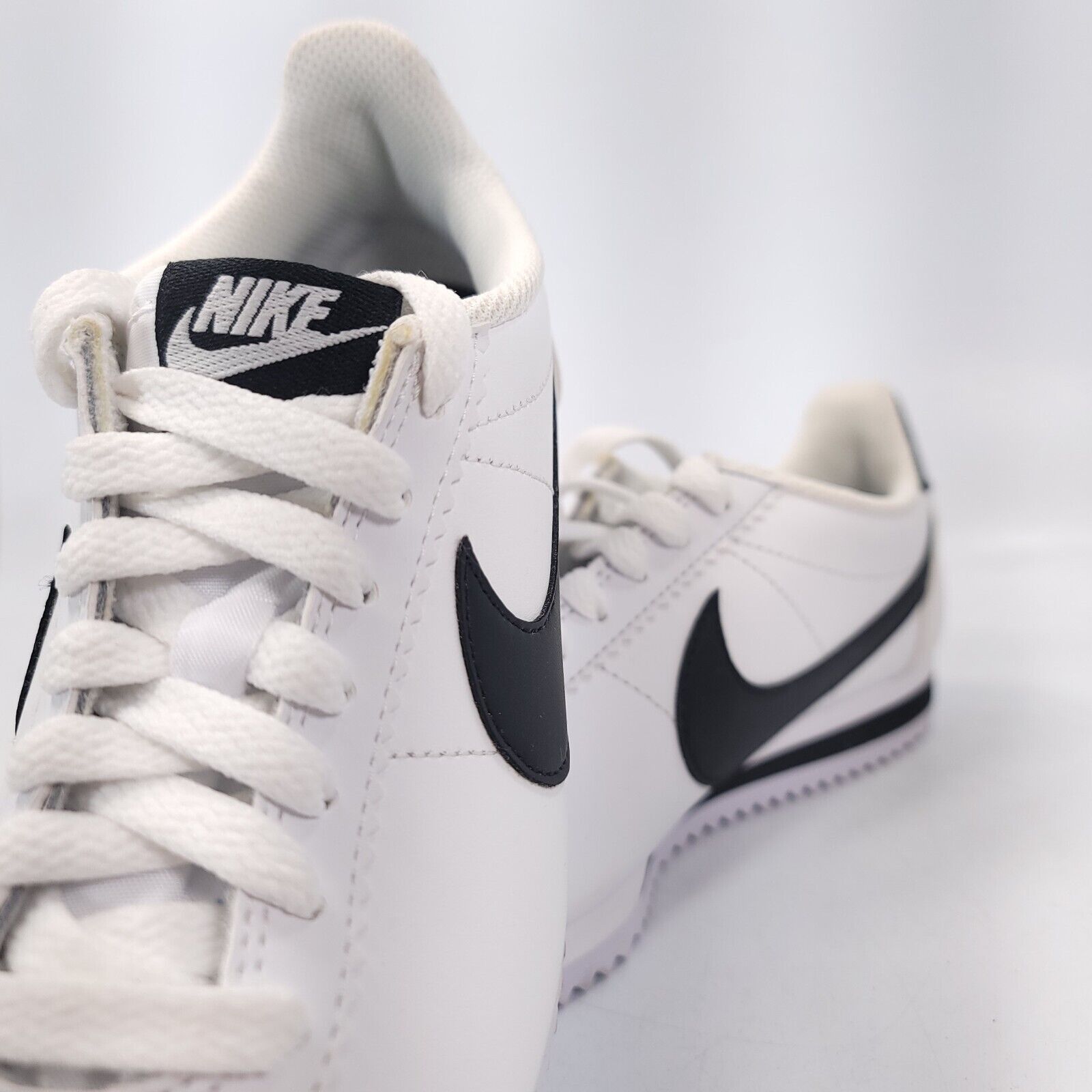 Nike Nike Classic Cortez Shoe Women Size 5 807471-101 White Black Size US 5 / IT 35 - 8 Thumbnail