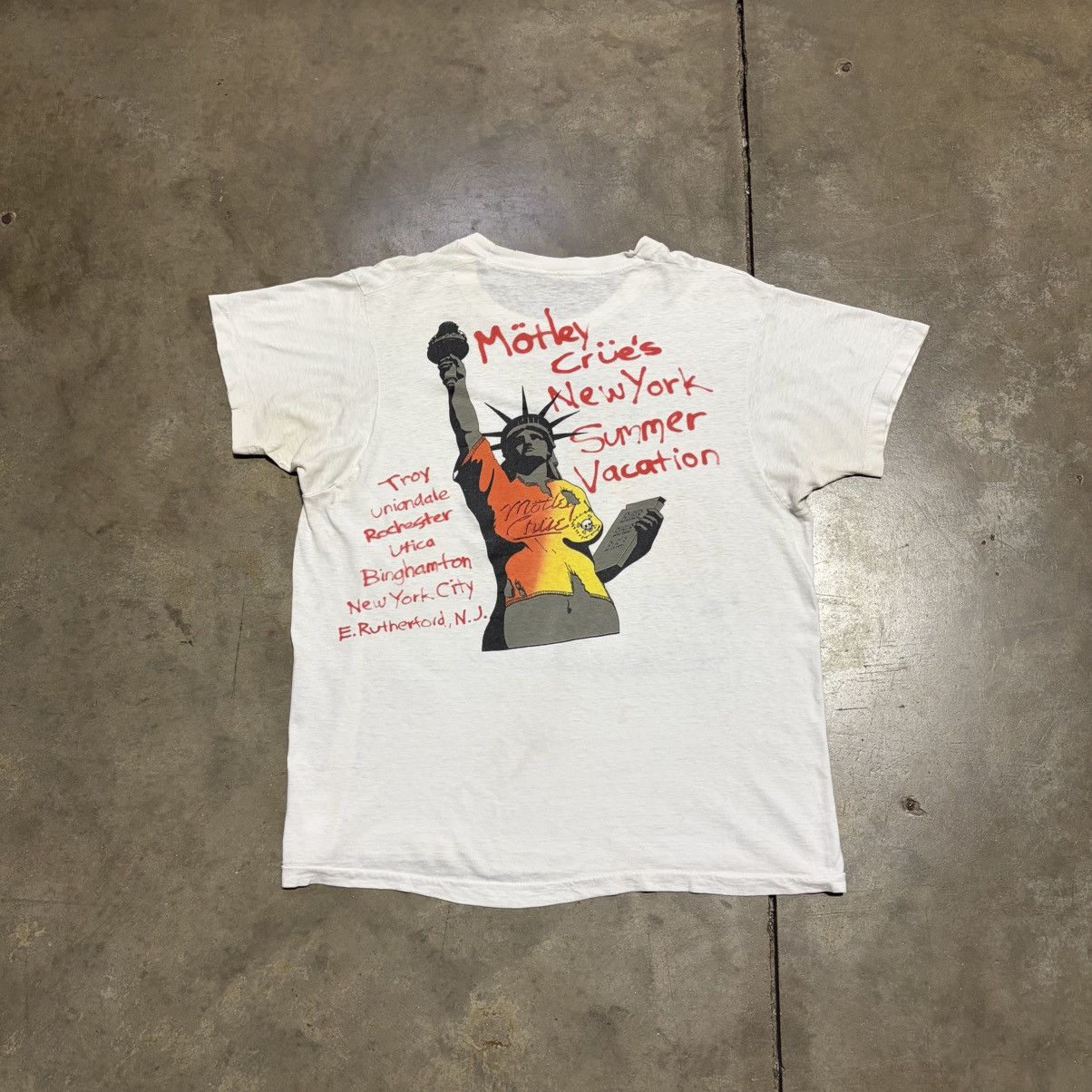 Band Tees Vintage 80s Motley Crue Band T shirt New York Tour Rock 1987 Size US XL / EU 56 / 4 - 11 Thumbnail