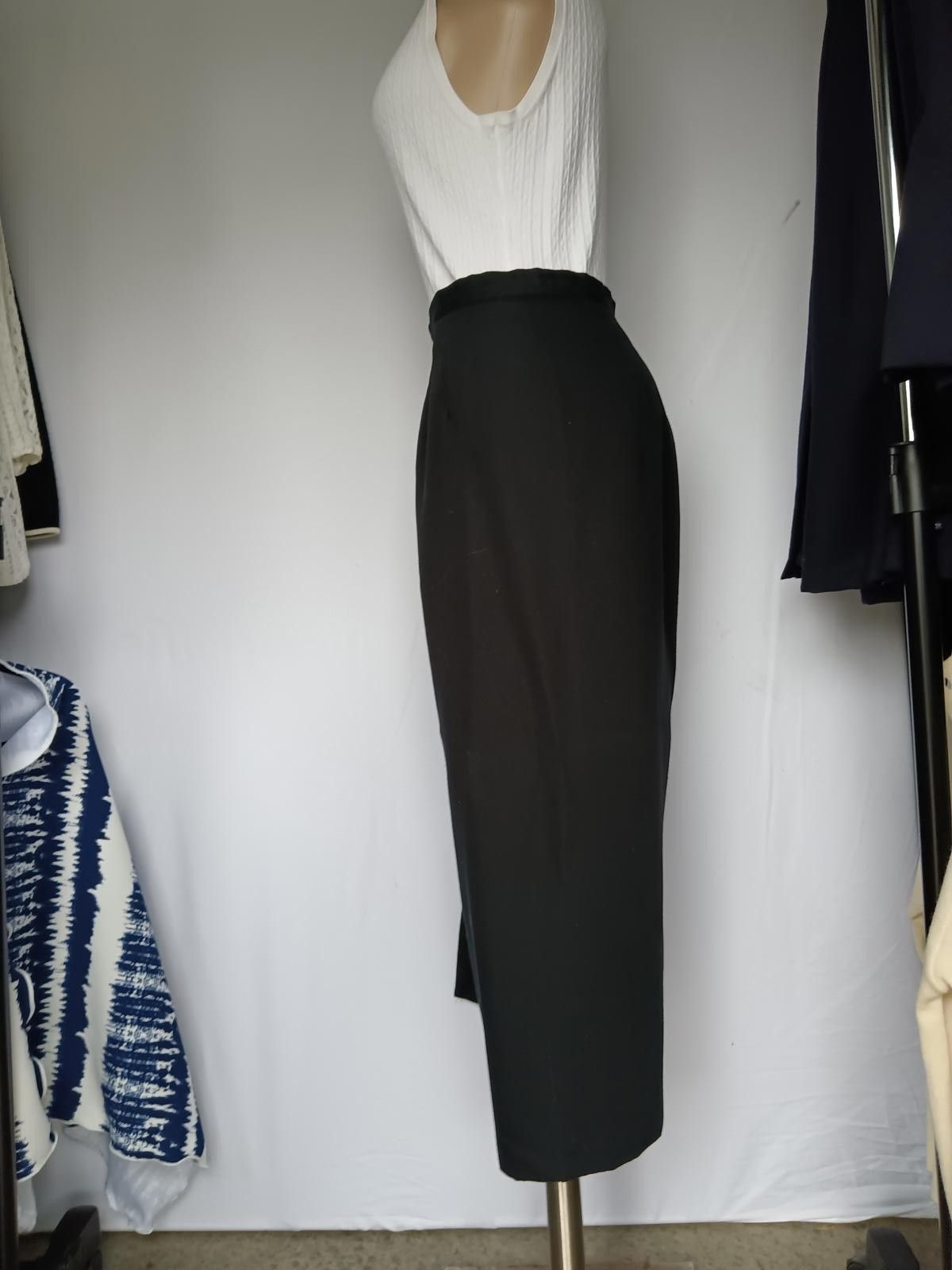 Designer Elegant Black Maxi Skirt by Simon Ellis - Size 12 Size 34" / US 12 / IT 48 - 2 Thumbnail