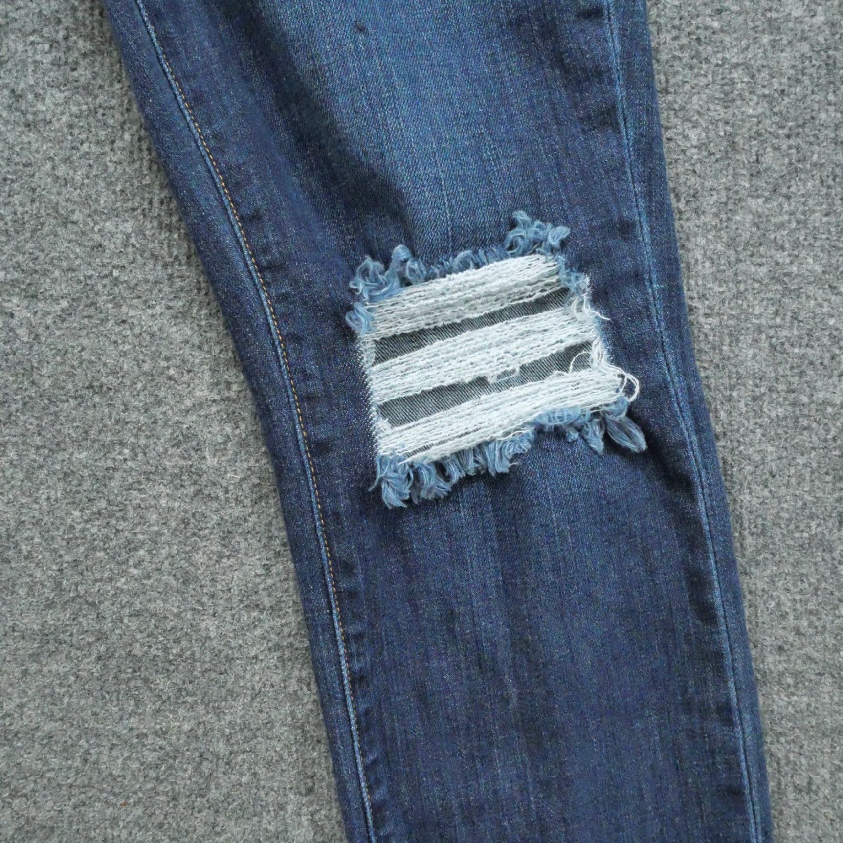 L'AGENCE L'Agence Jeans Women 28 Blue Distressed Dark Wash Holes Grunge Size 30" / US 8 / IT 44 - 4 Thumbnail