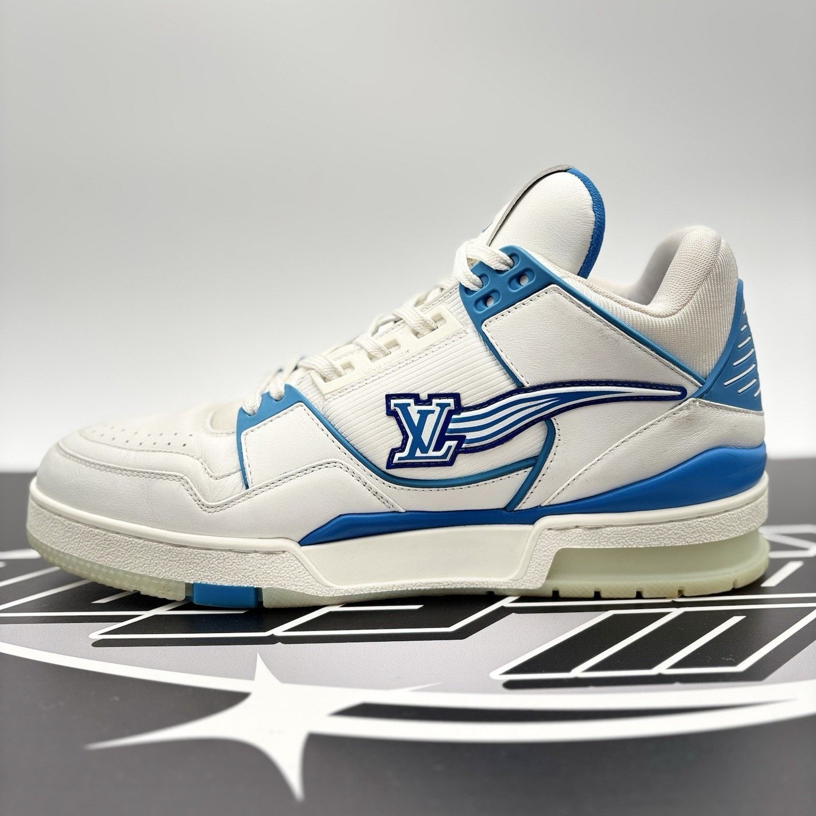 Louis Vuitton Louis Vuitton Trainer Mid ‘ White, Blue ’ | GREAT COND! Size US 10 / EU 43 - 4 Thumbnail