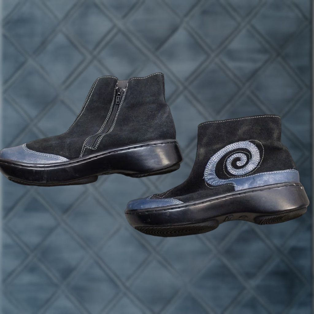 Vintage VINTAGE Naot Ankle Boots Womens 5 39 Black Blue Leather Suede Side Zip Booties Comfort Size US 5 / IT 35 - 1 Thumbnail
