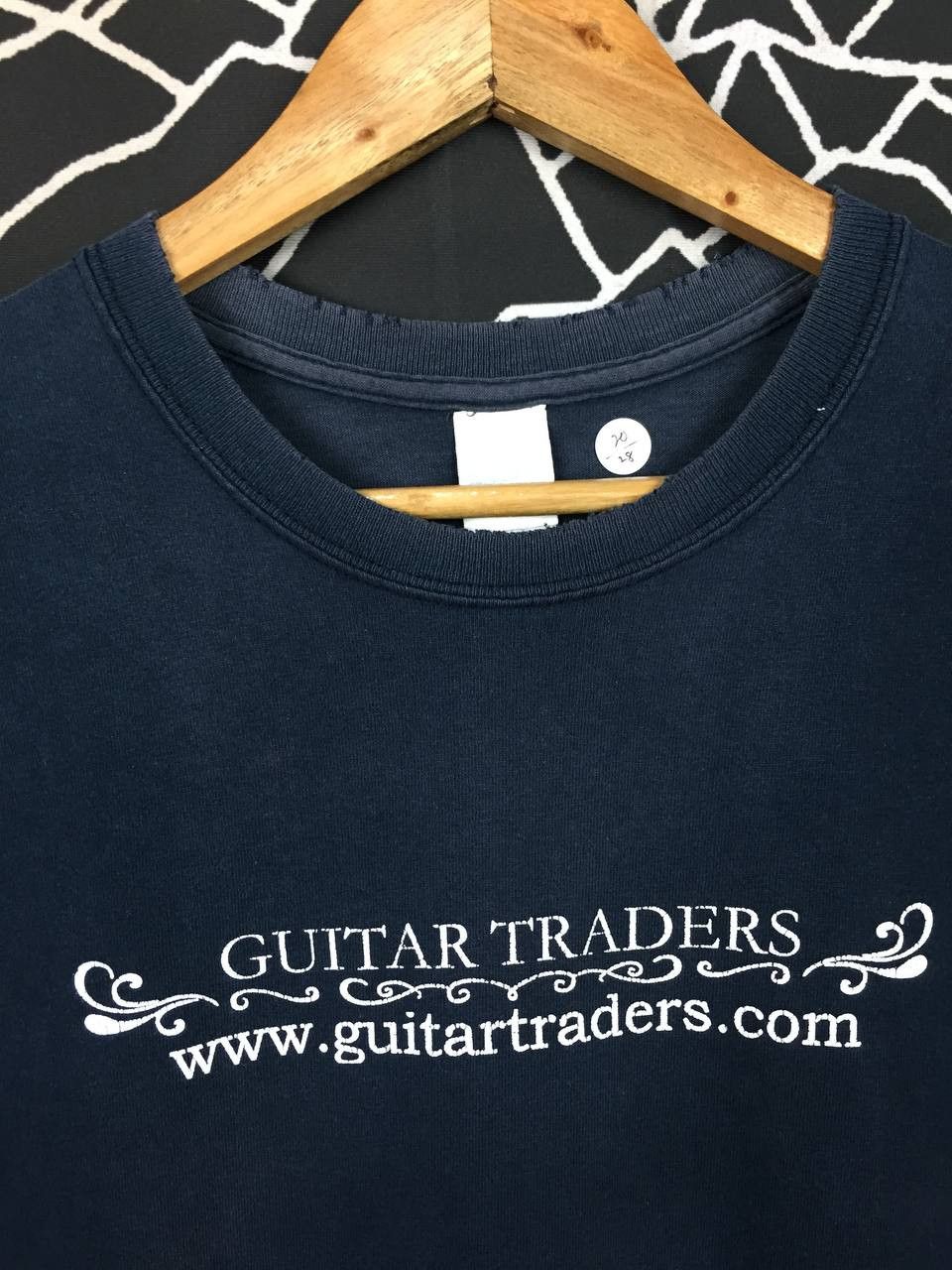 Gildan Guitar Traders Tokyo High-End Guitar Shop Promo Tee Size M Size US M / EU 48-50 / 2 - 4 Thumbnail