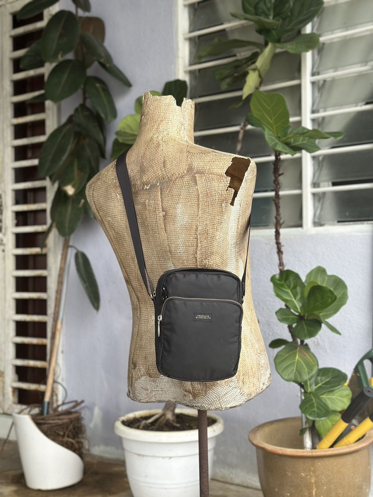 Sac Product Japan Amazon Sling Bag in Black, Men's