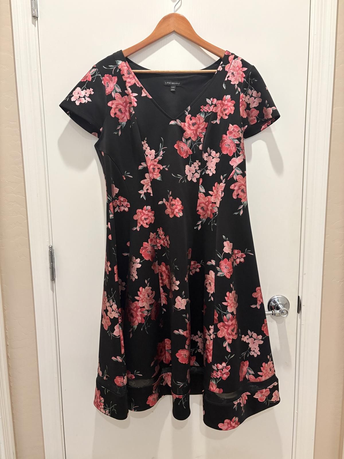Apt. 9 Plus Size Black Floral A-Line Dress with Sheer Hem Size XL / US 12-14 / IT 48-50 - 1 Thumbnail
